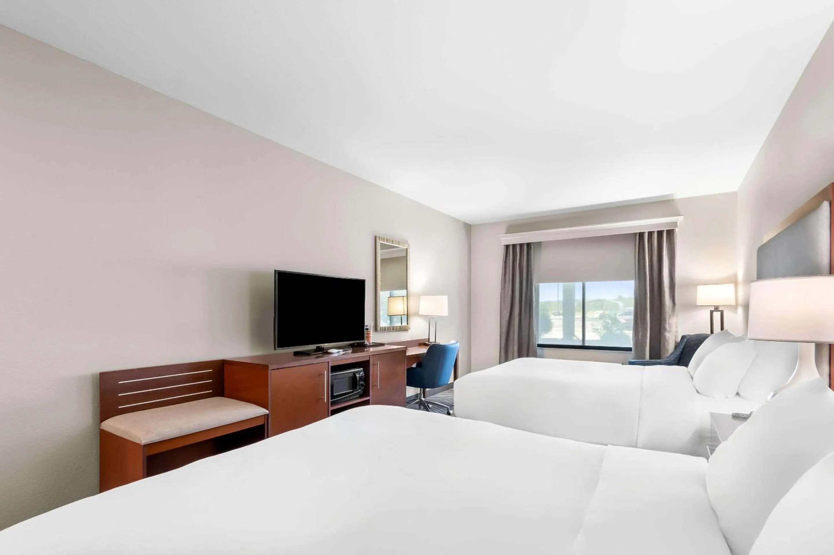 Bedroom, Bed in Comfort Inn & Suites Mountain Iron and Virginia