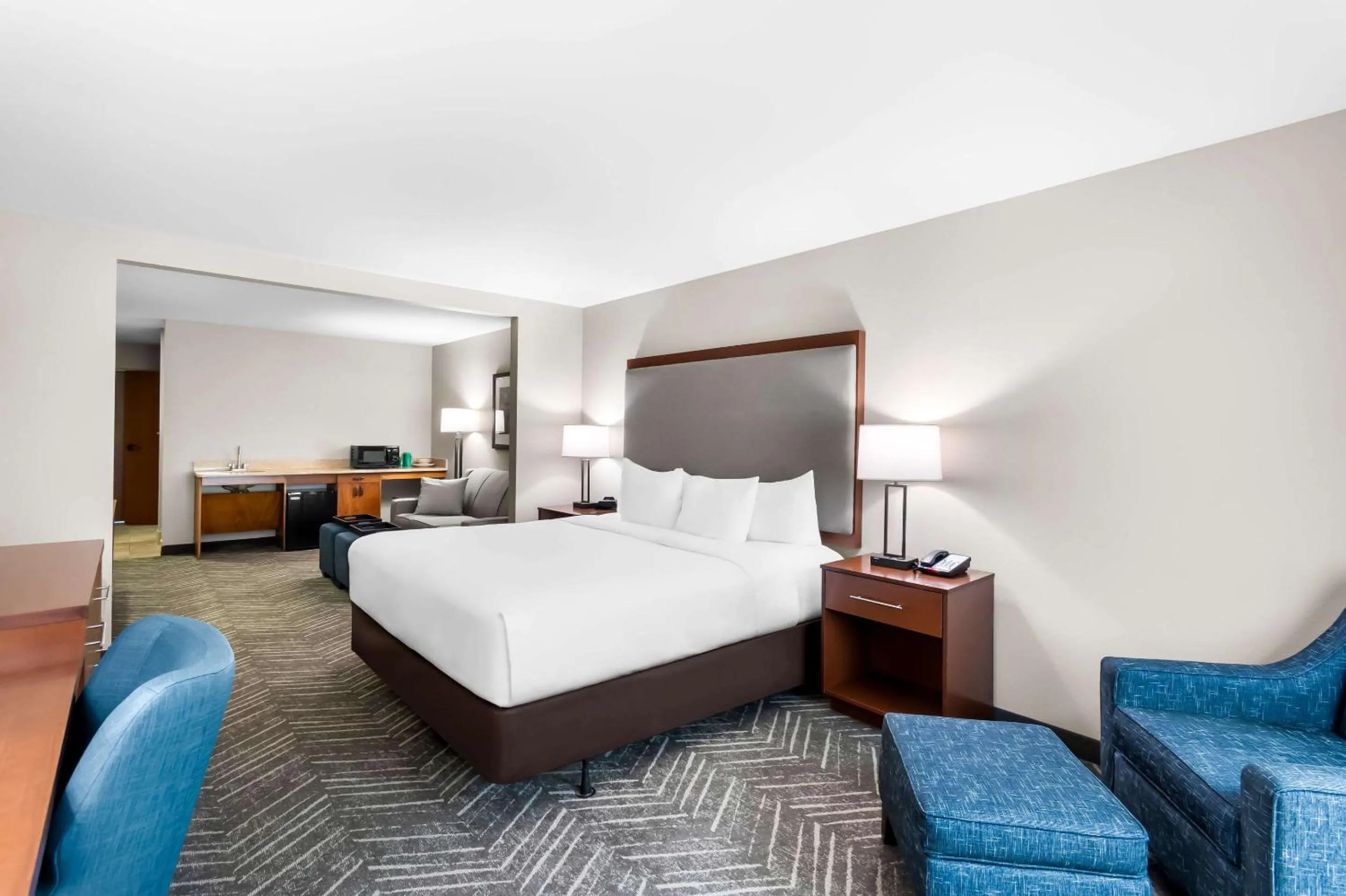 Bedroom, Bed in Comfort Inn & Suites Mountain Iron and Virginia