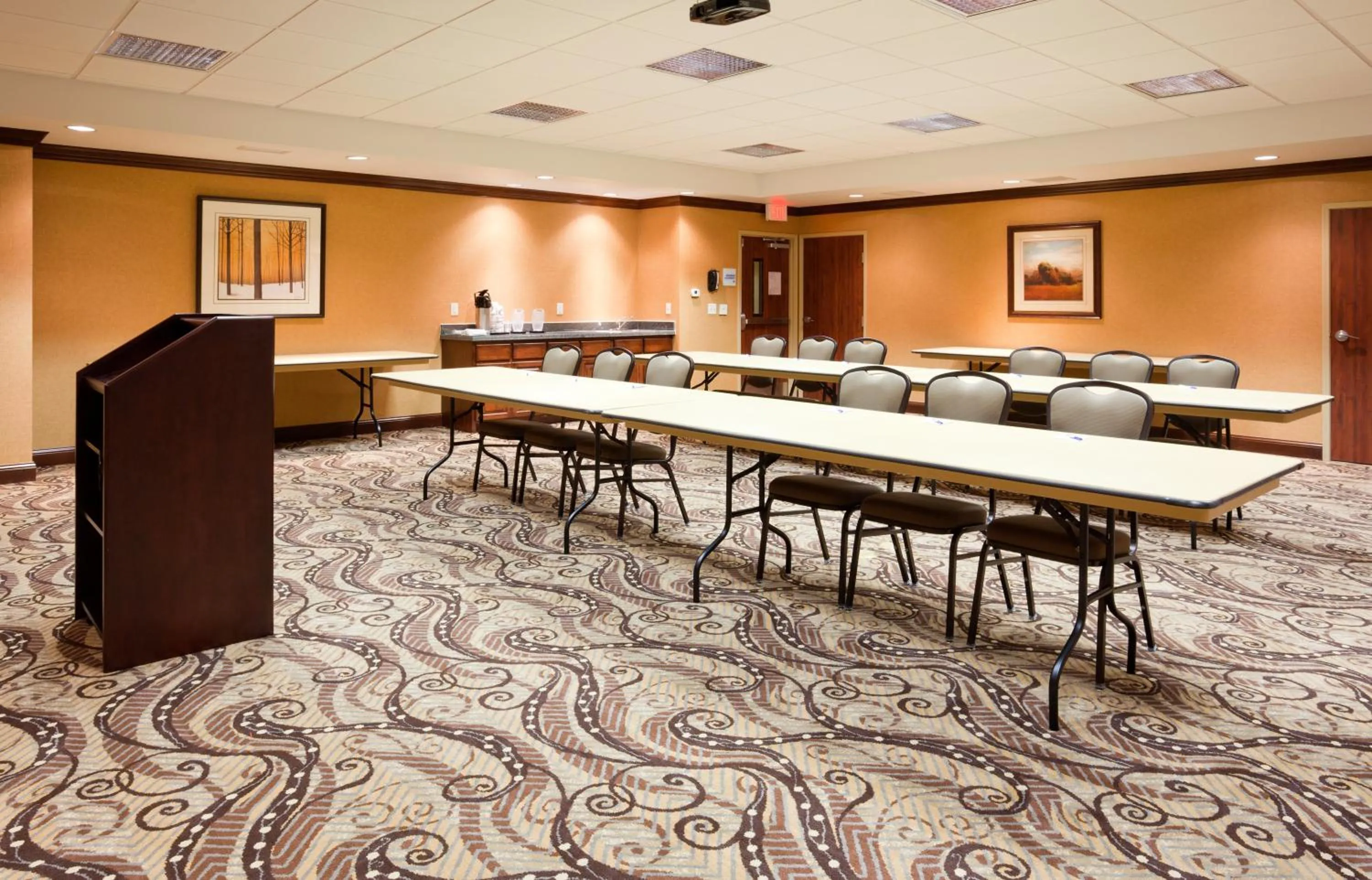 Meeting/conference room in Holiday Inn Express & Suites - Mason City by IHG