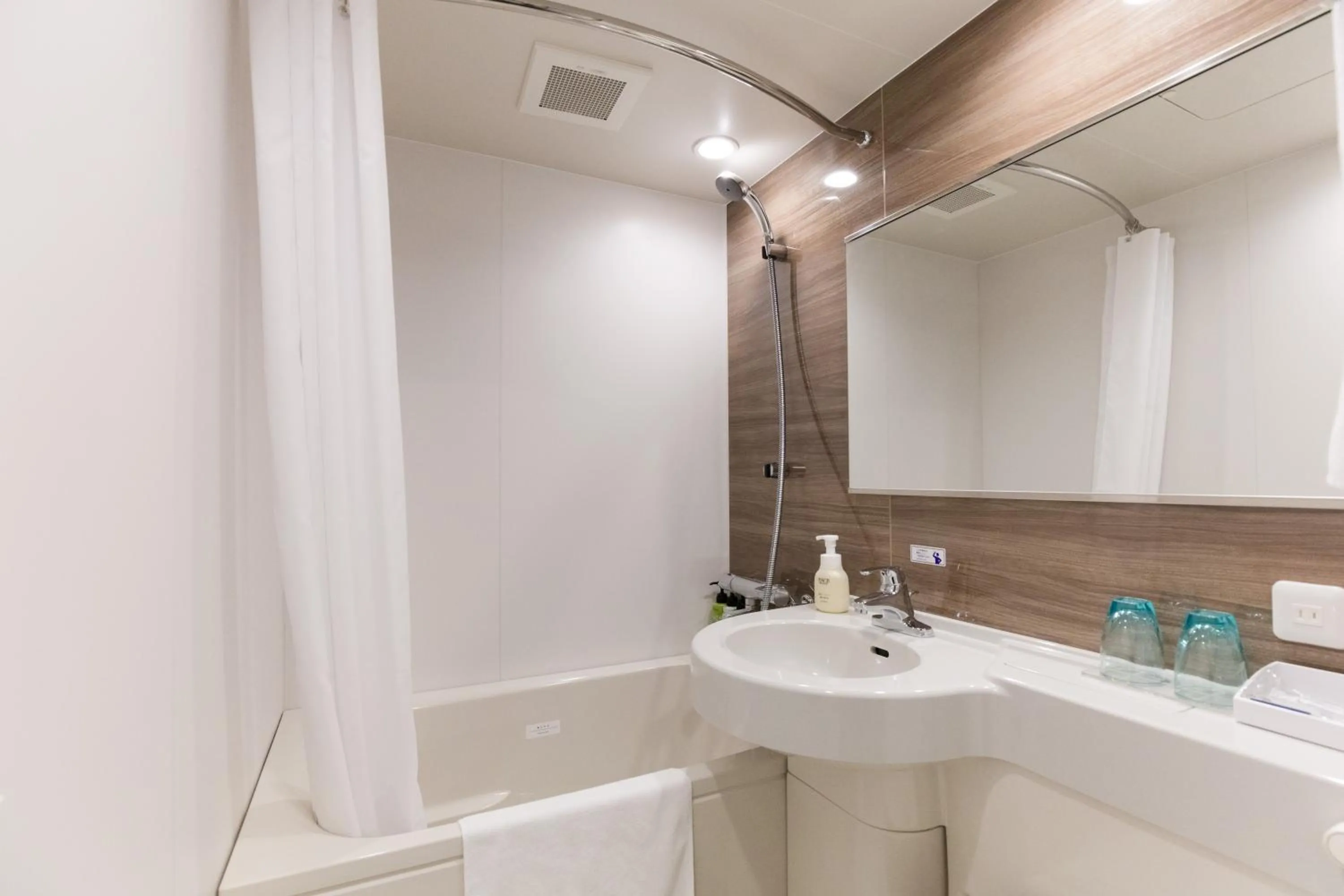 Photo of the whole room in Ariston Hotel Kyoto Jujo