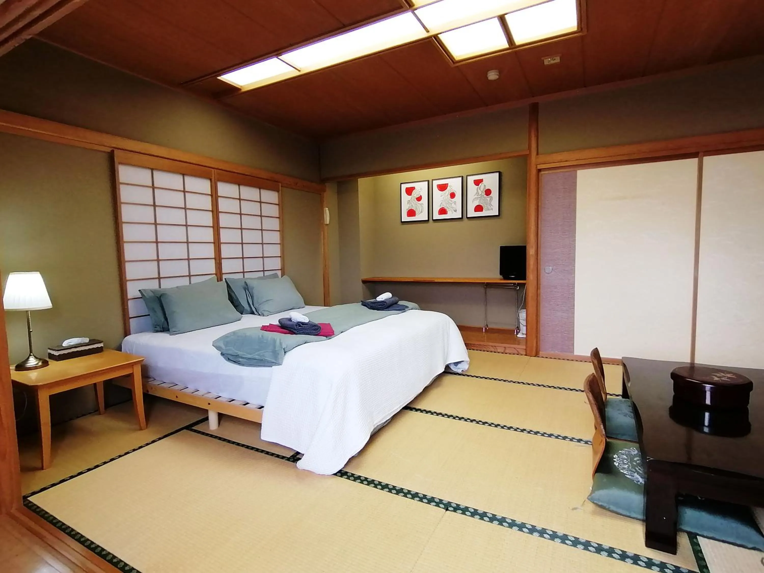 Photo of the whole room, Bed in Refre Hotel