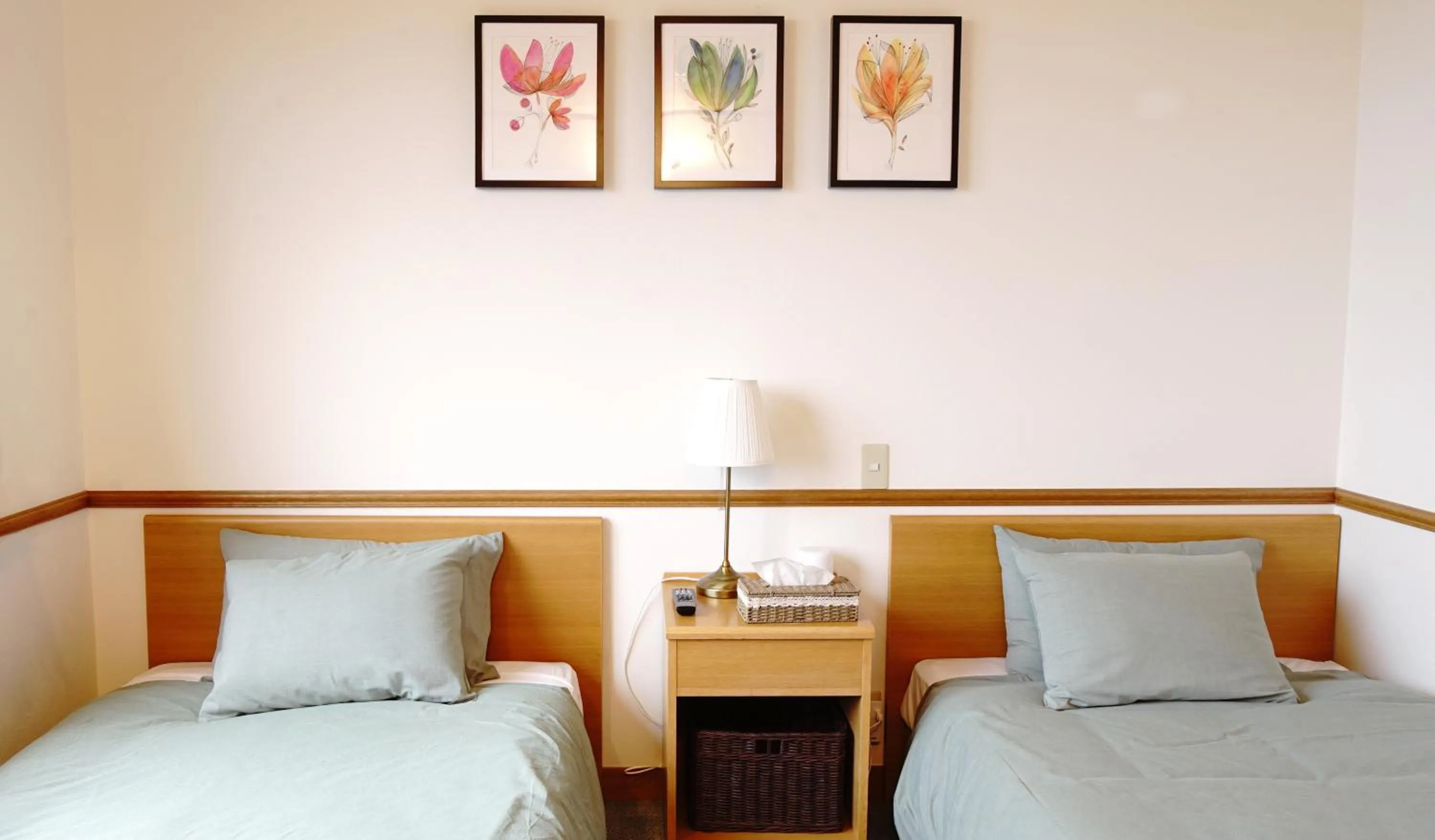 Guests, Bed in Refre Hotel