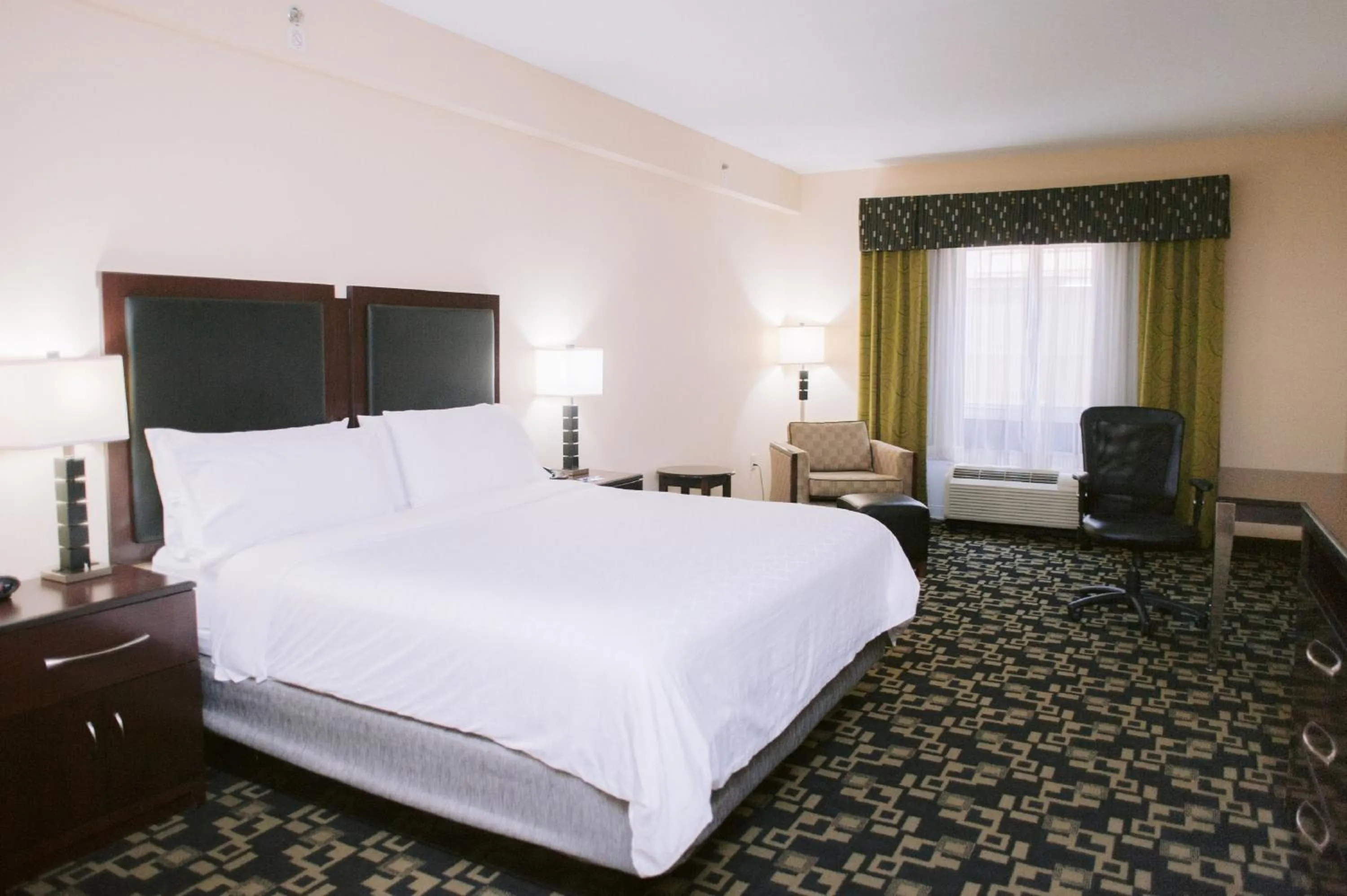 Photo of the whole room, Bed in Holiday Inn Express Hotel Raleigh Southwest by IHG