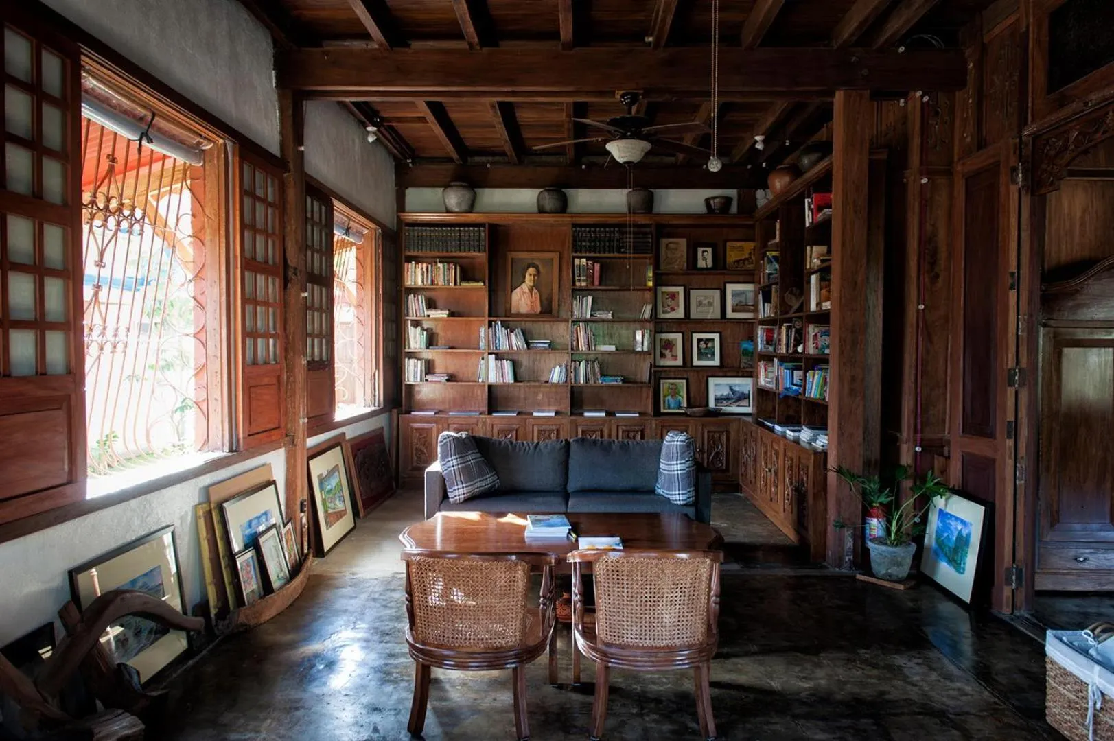 Library in Casa Simeon