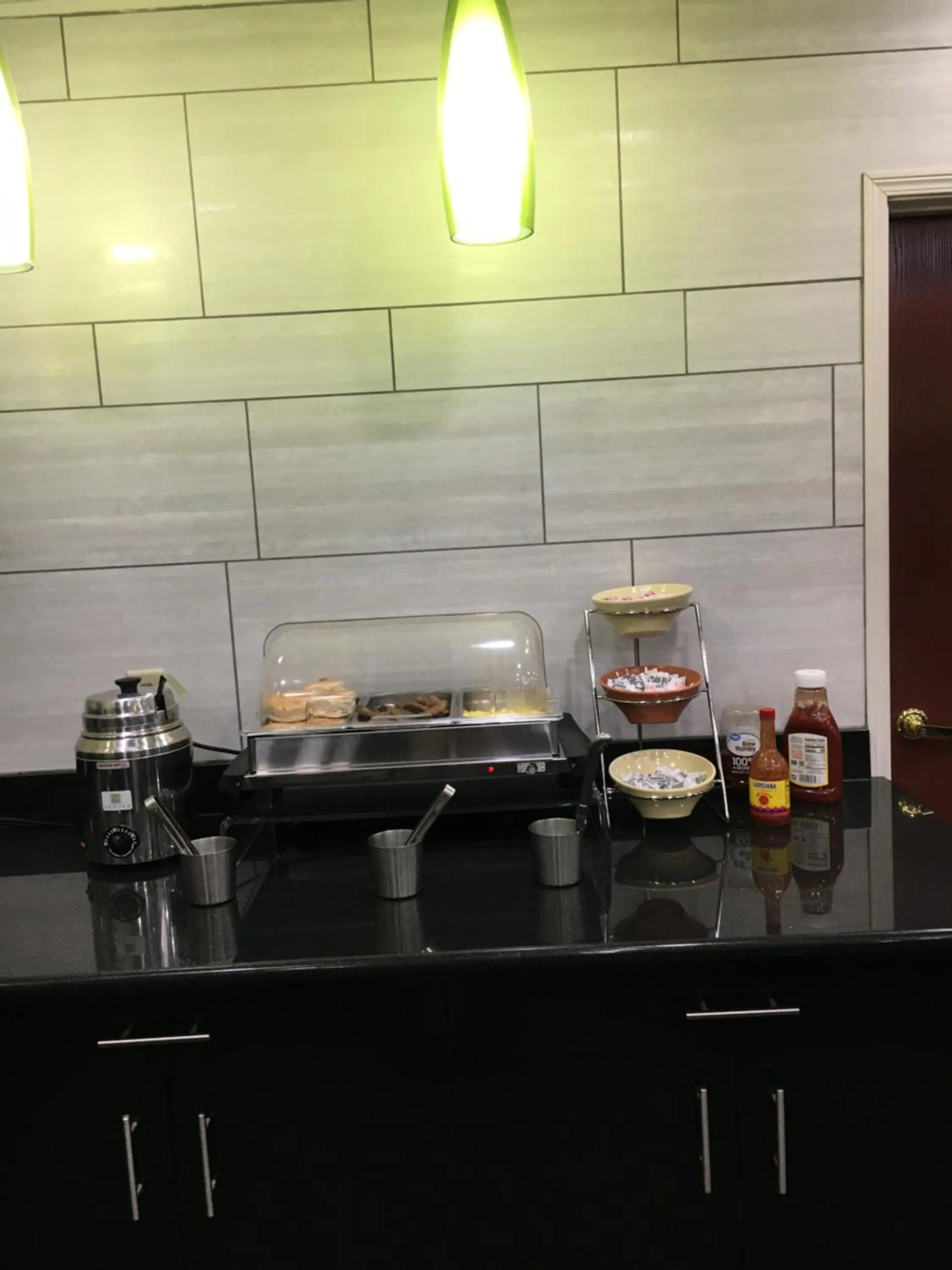 Breakfast in La Quinta Inn & Suites by Wyndham Louisville East