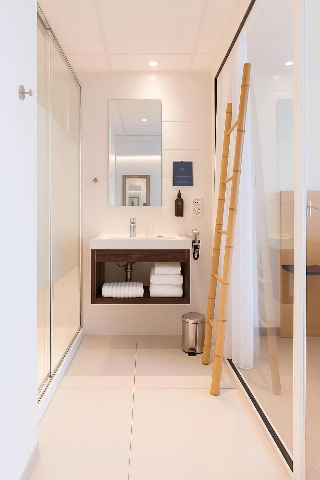 Shower in Le Nautica Hôtel