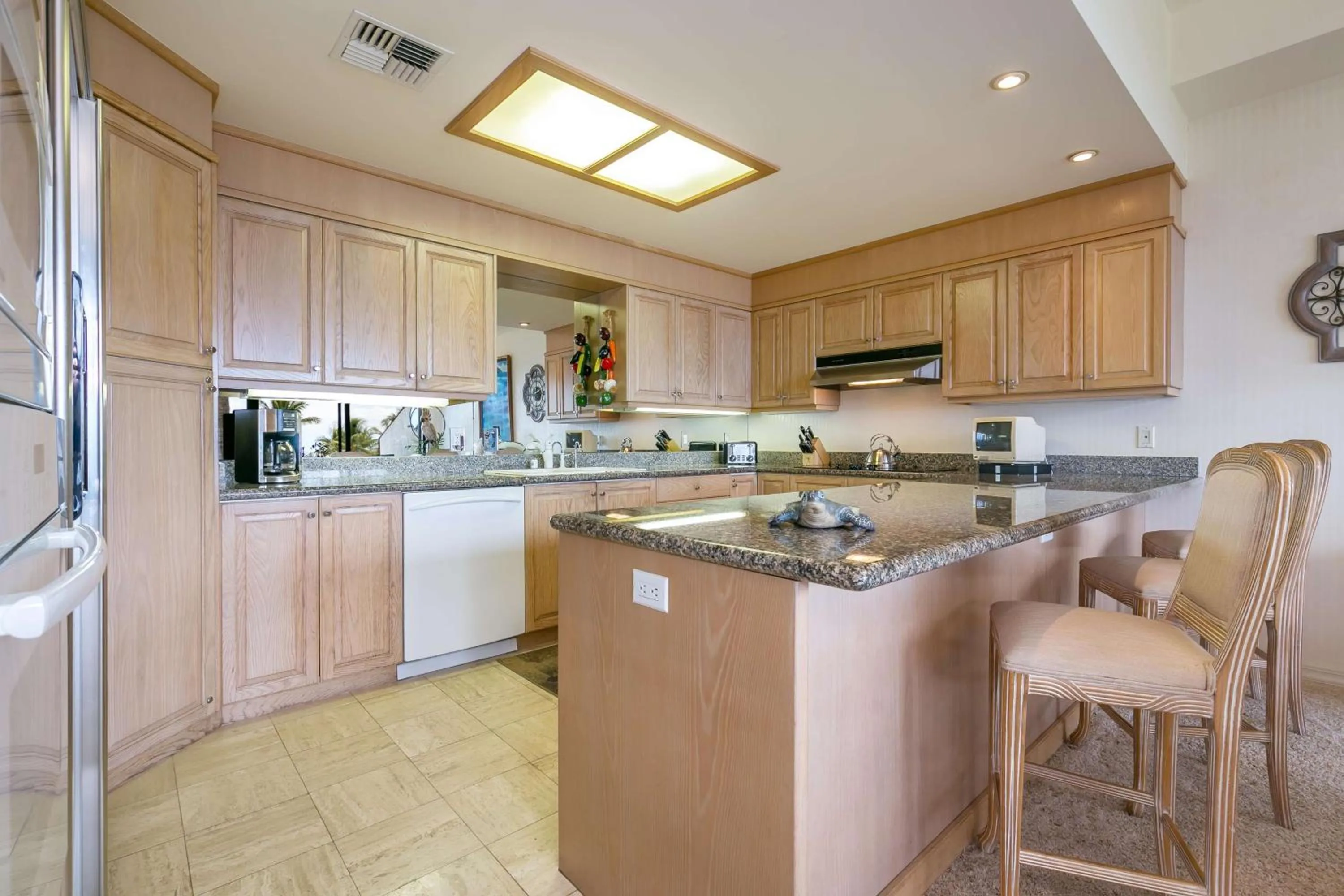 Photo of the whole room in Makena Surf- CoralTree Residence Collection