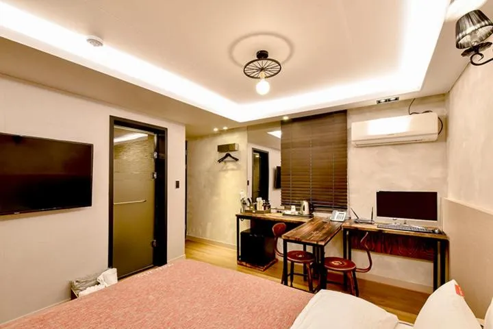 Bed in Ulsan Hotel 109