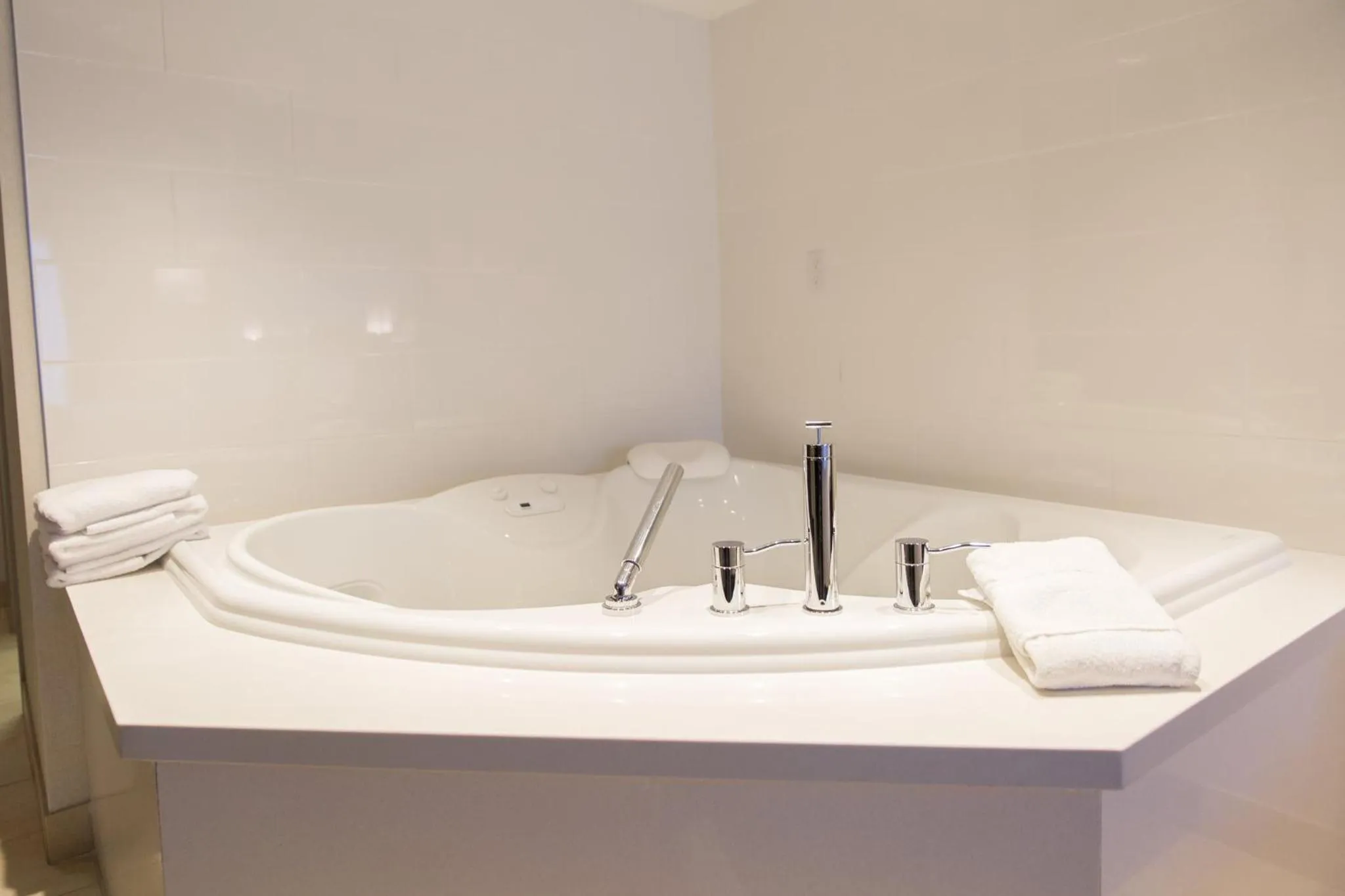 Photo of the whole room in Holiday Inn Express Brampton by IHG