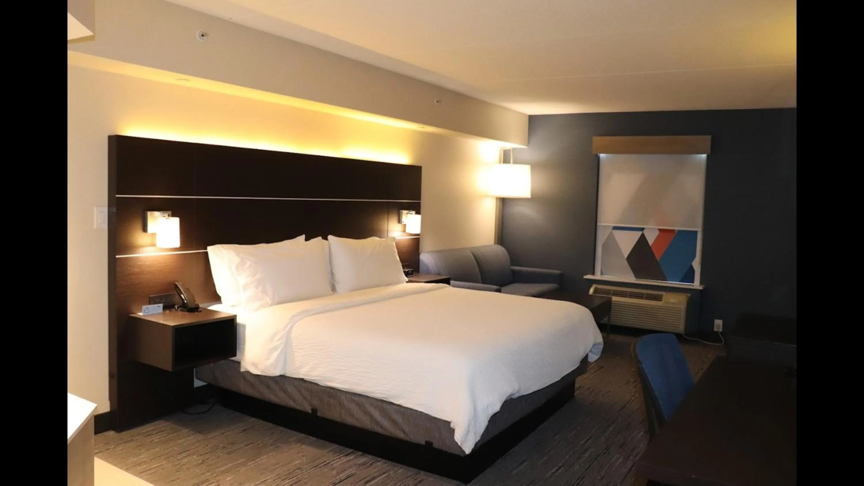 Photo of the whole room, Bed in Holiday Inn Express Brampton by IHG