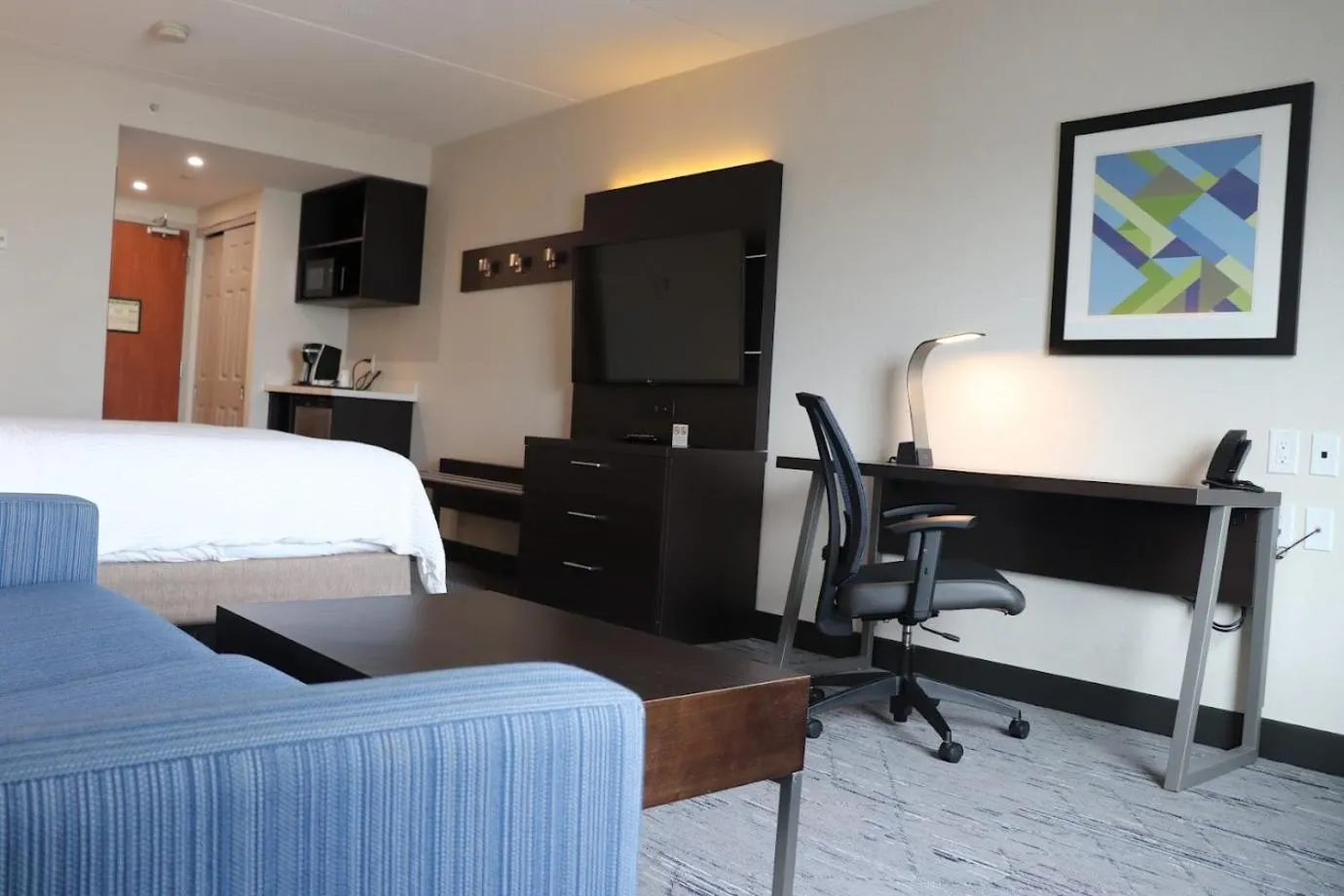 Bed in Holiday Inn Express Brampton by IHG