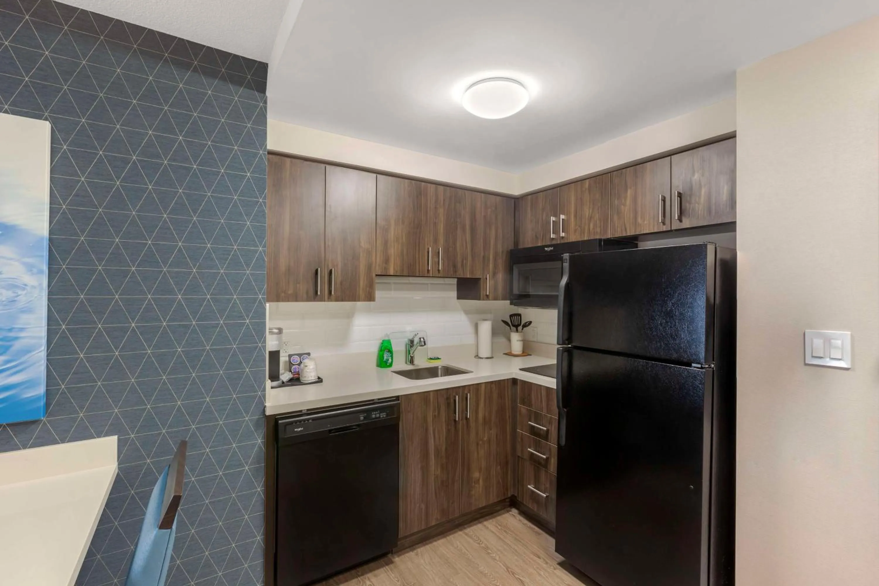Kitchen or kitchenette in Executive Residency by Best Western Toronto-Mississauga