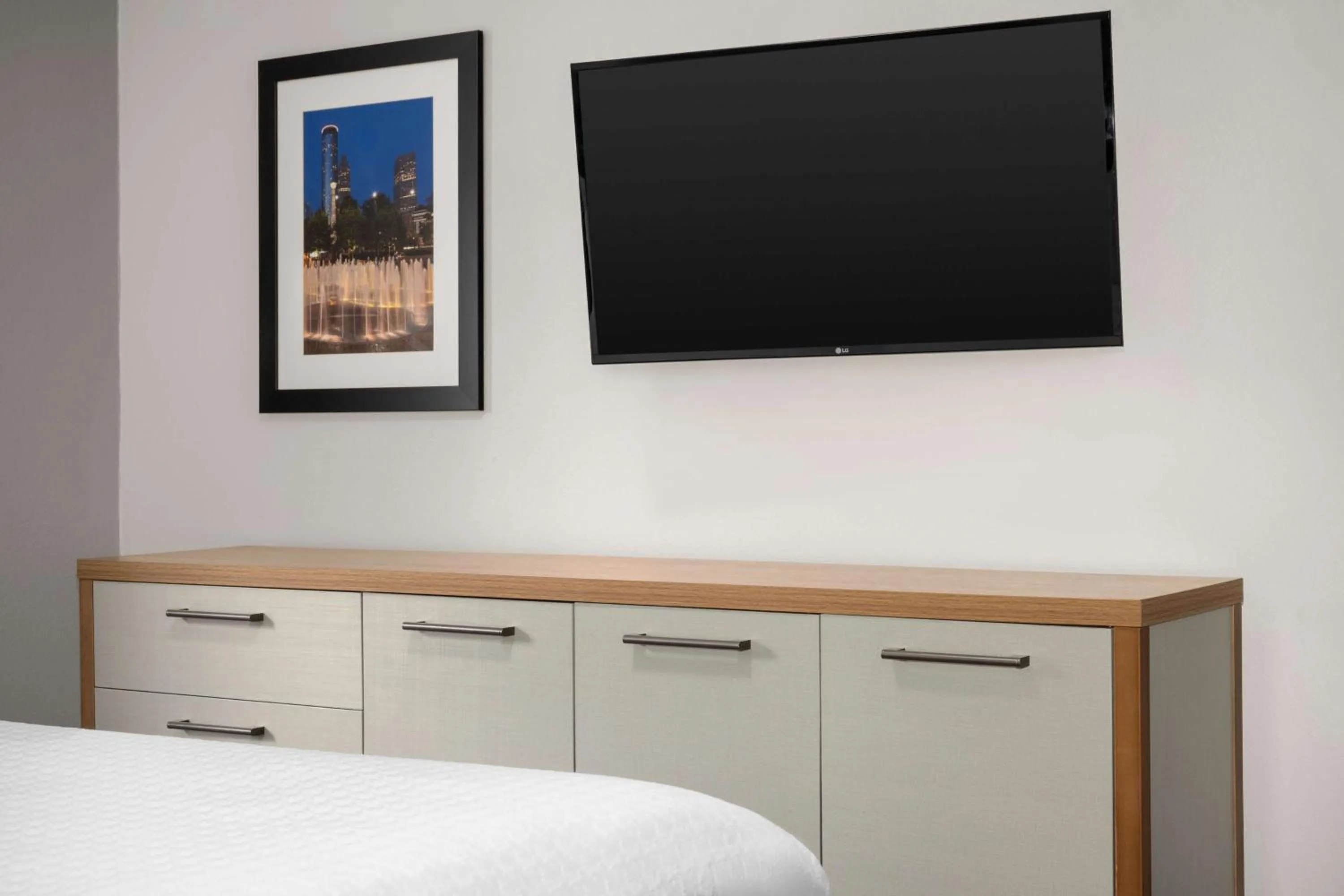 Bed in Homewood Suites by Hilton Atlanta-Alpharetta