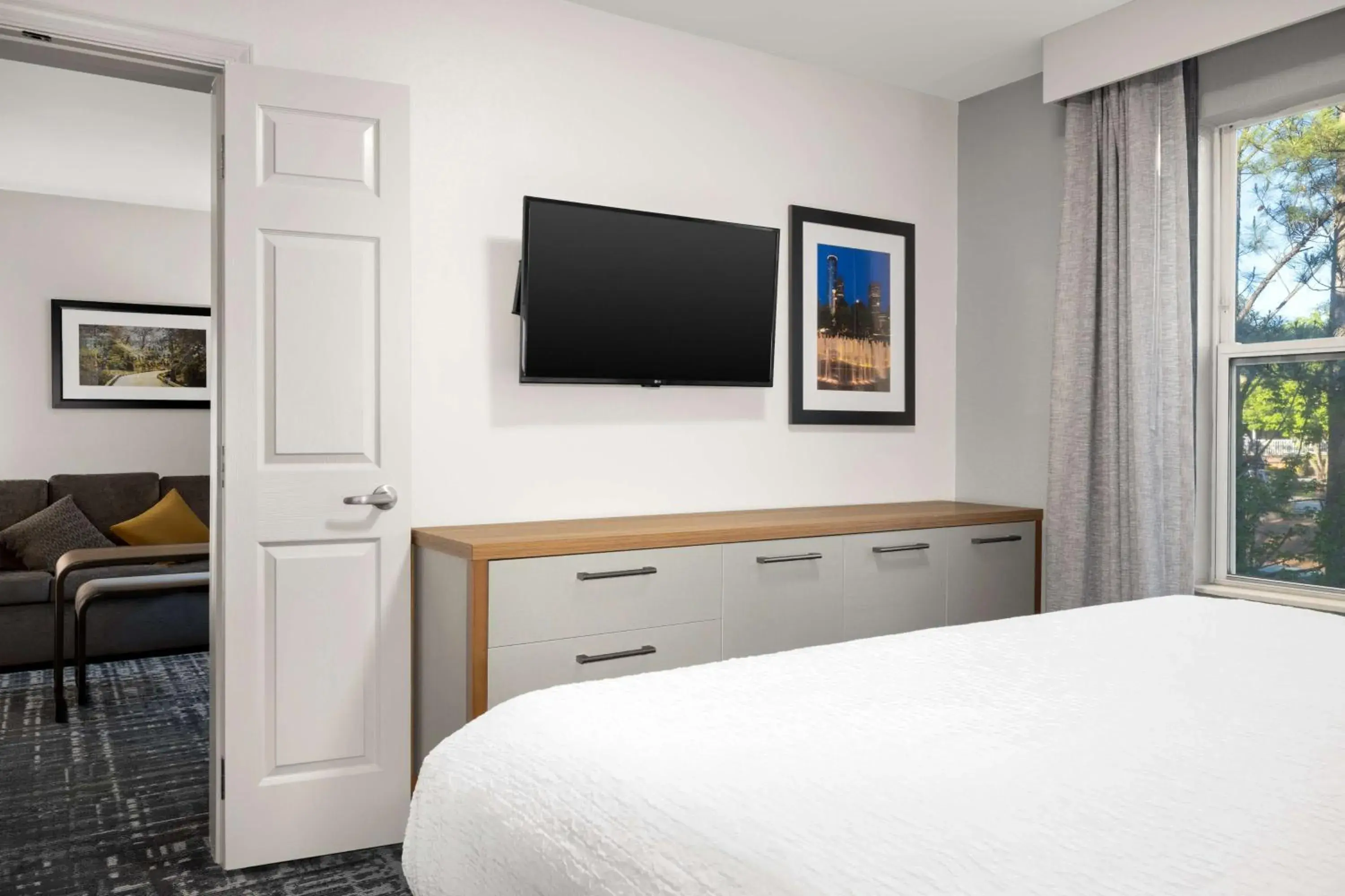 King Room Mobility/Hearing Accessible with Tub - Non-Smoking in Homewood Suites by Hilton Atlanta-Alpharetta King Room Mobility/Hearing Accessible with Tub - Non-Smoking in Homewood Suites by Hilton Atlanta-Alpharetta