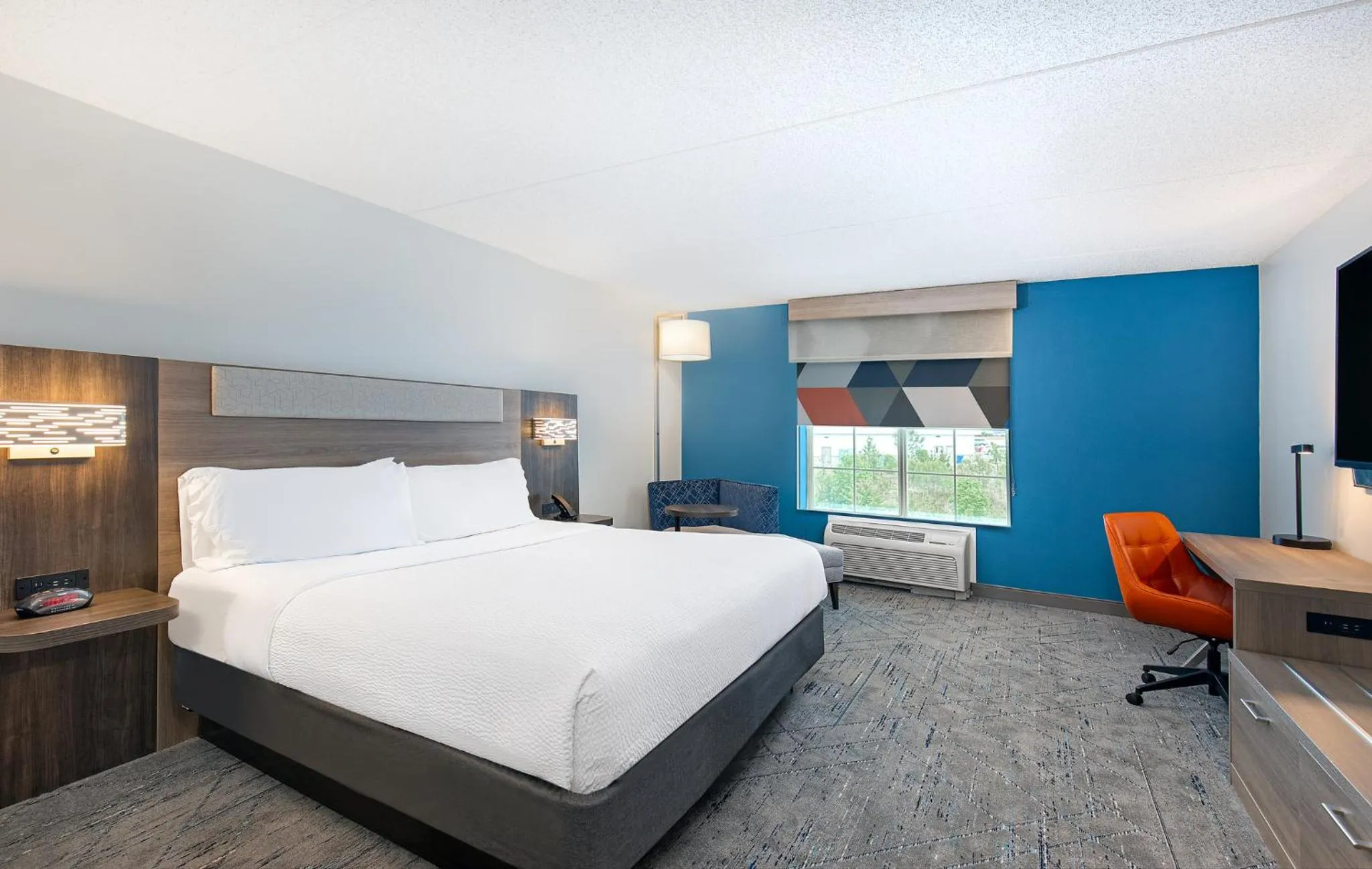 Photo of the whole room, Bed in Holiday Inn Express & Suites Columbus at Northlake by IHG