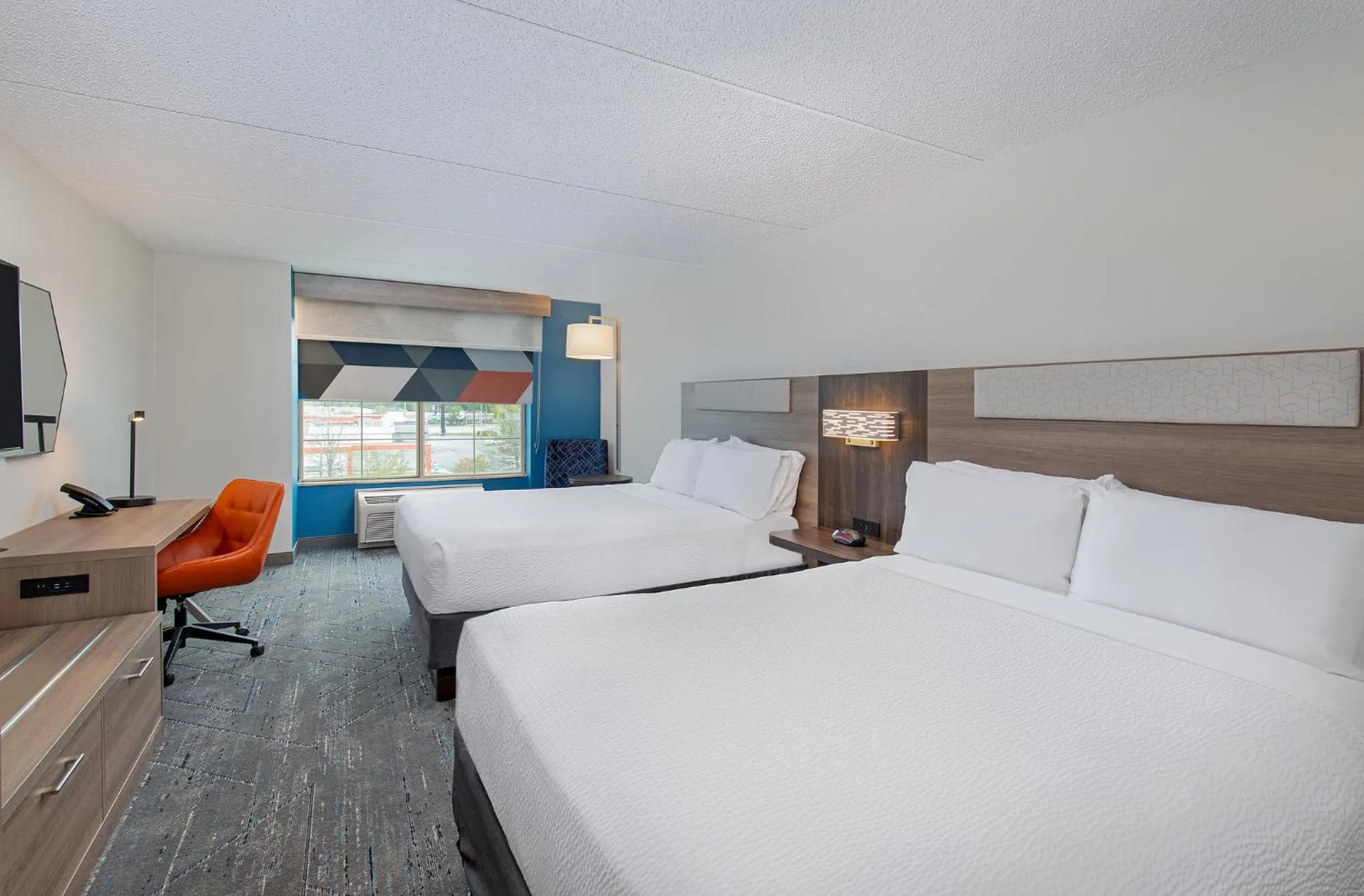 Photo of the whole room, Bed in Holiday Inn Express & Suites Columbus at Northlake by IHG