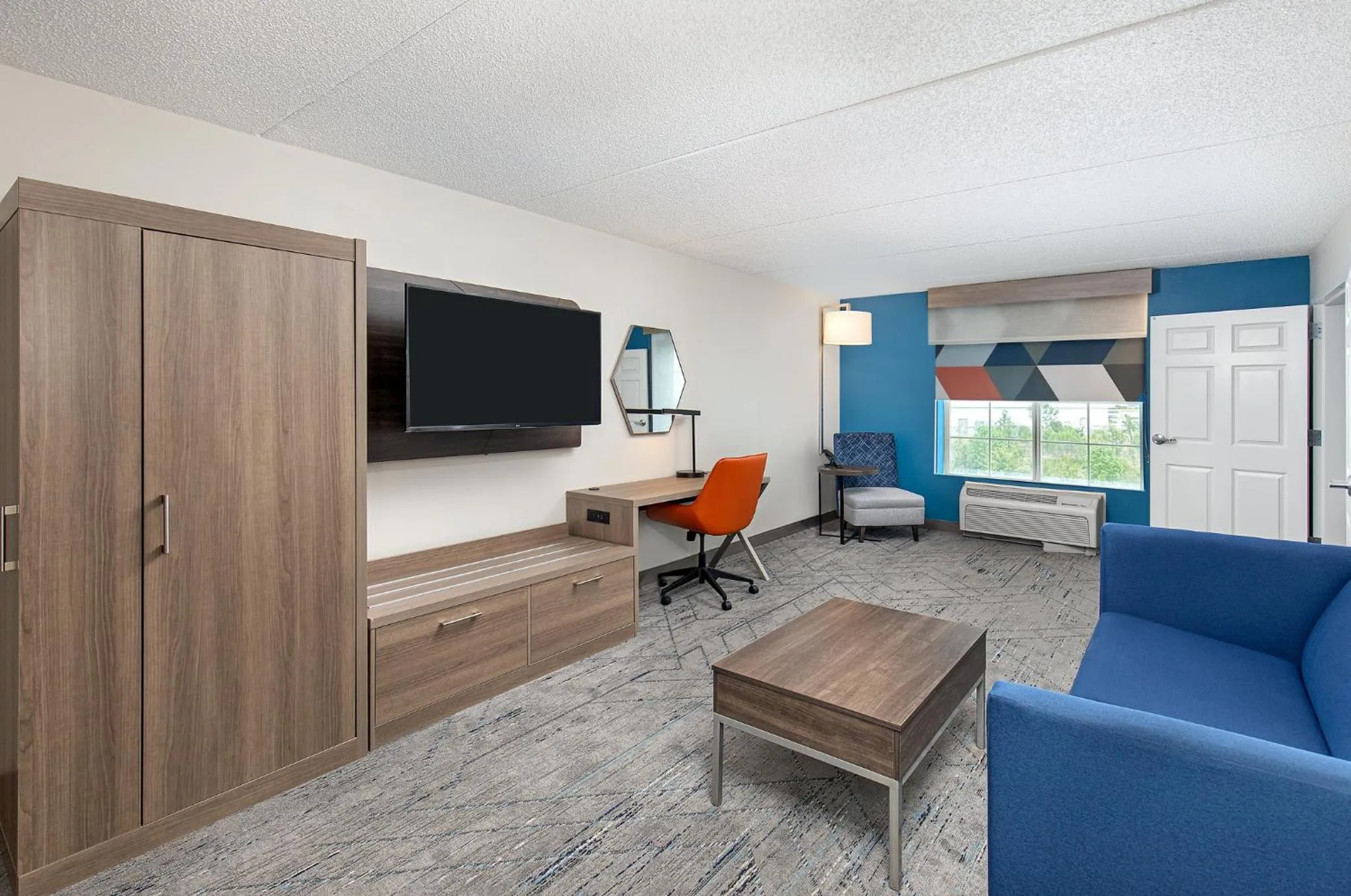 Photo of the whole room in Holiday Inn Express & Suites Columbus at Northlake by IHG