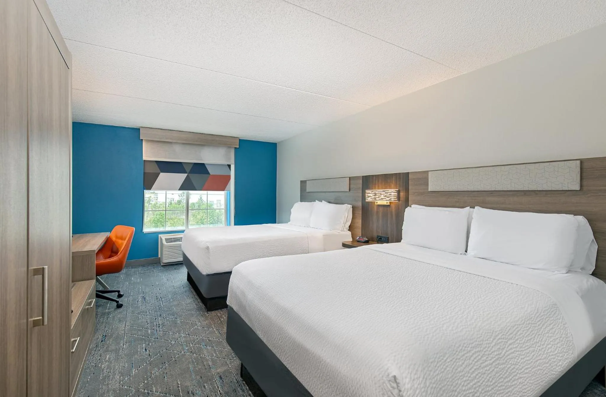 Photo of the whole room, Bed in Holiday Inn Express & Suites Columbus at Northlake by IHG