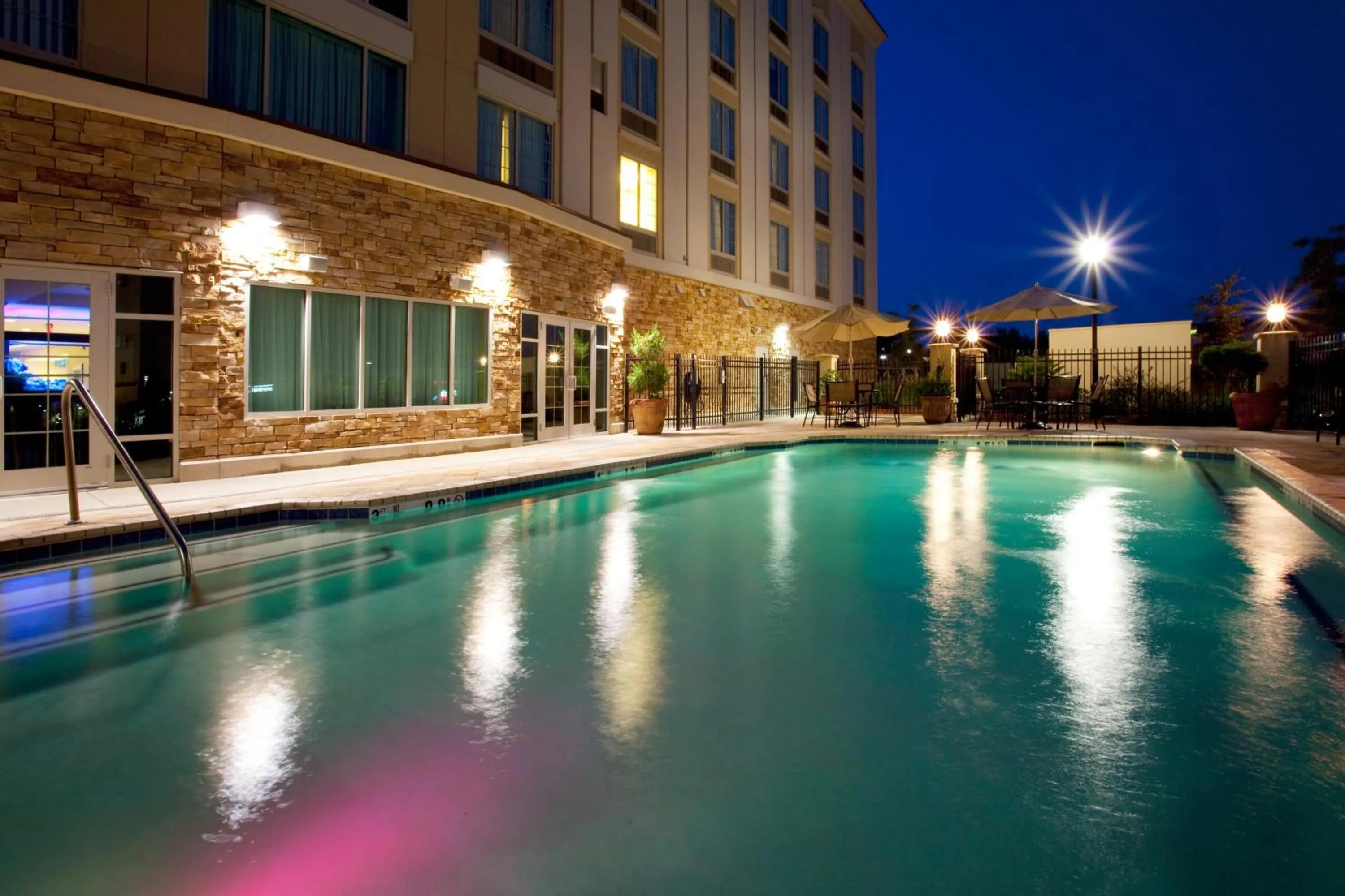 Swimming pool in Holiday Inn Express & Suites Columbus at Northlake by IHG
