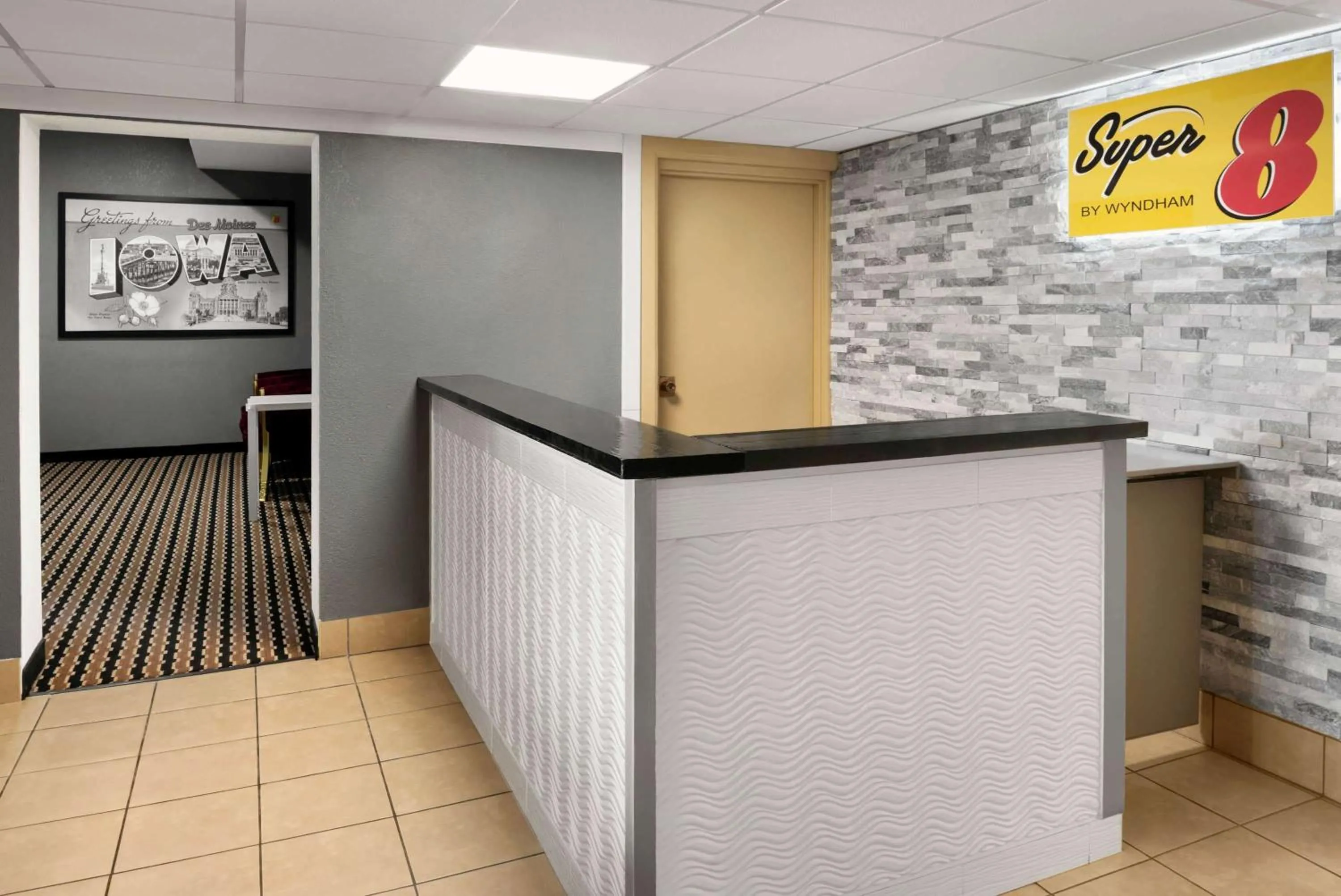 Lobby or reception in Super 8 by Wyndham Des Moines