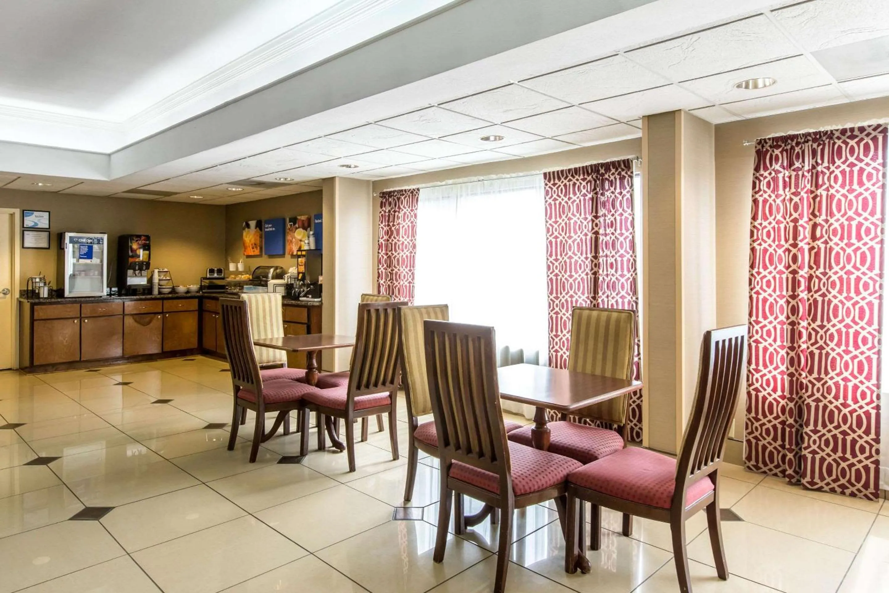 Restaurant/places to eat in Comfort Inn & Suites Thomson