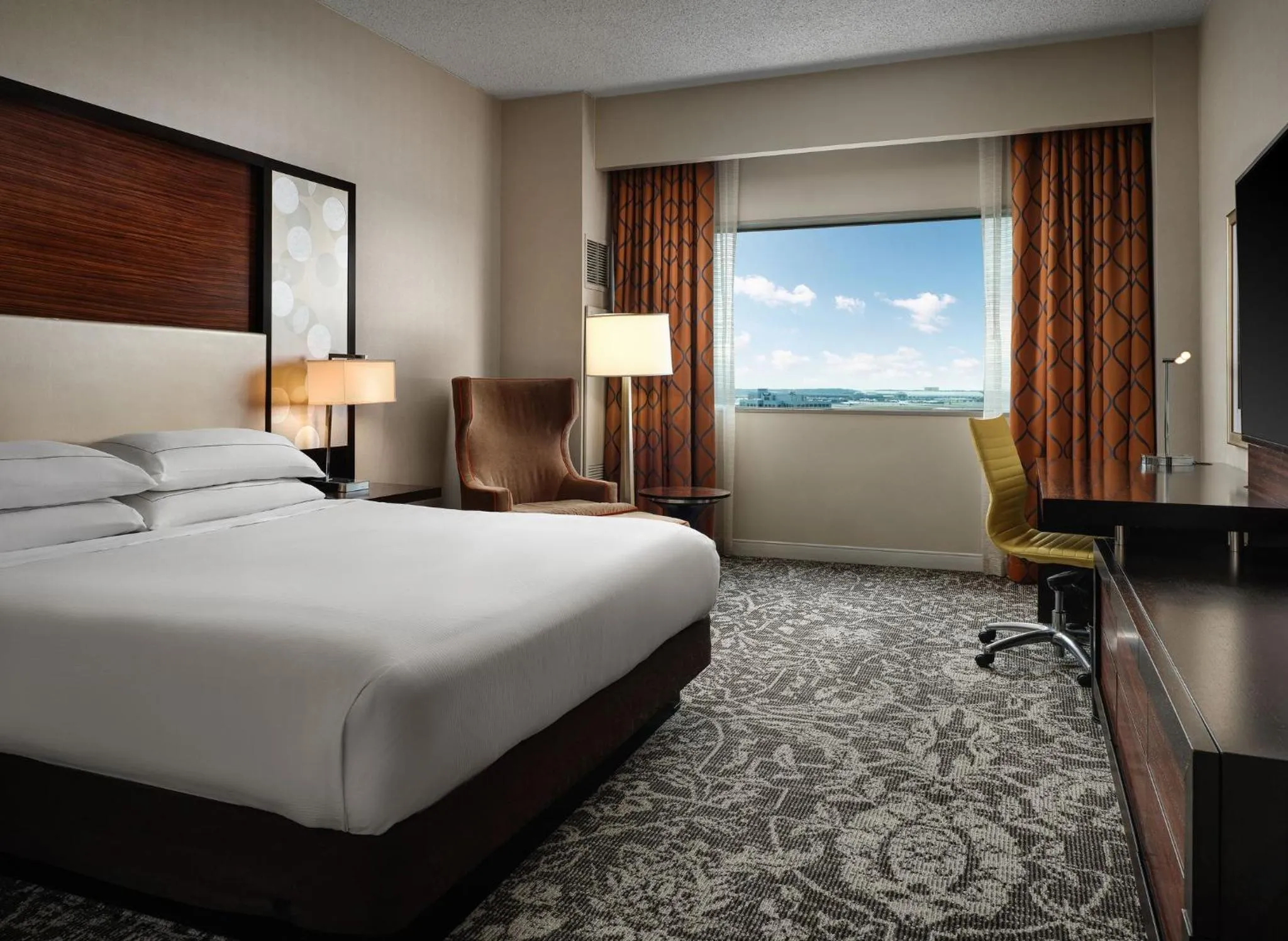 Bed in Hilton Atlanta Airport