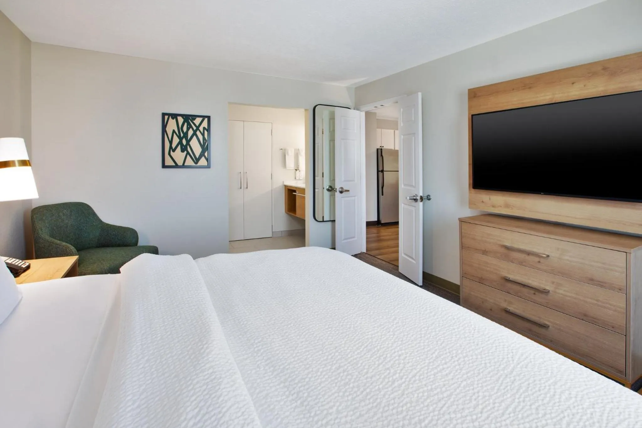 Photo of the whole room, Bed in Staybridge Suites Omaha 80th and Dodge by IHG