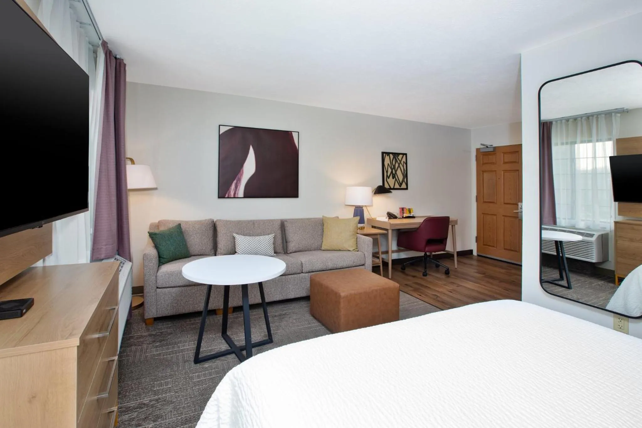 Photo of the whole room, Bed in Staybridge Suites Omaha 80th and Dodge by IHG