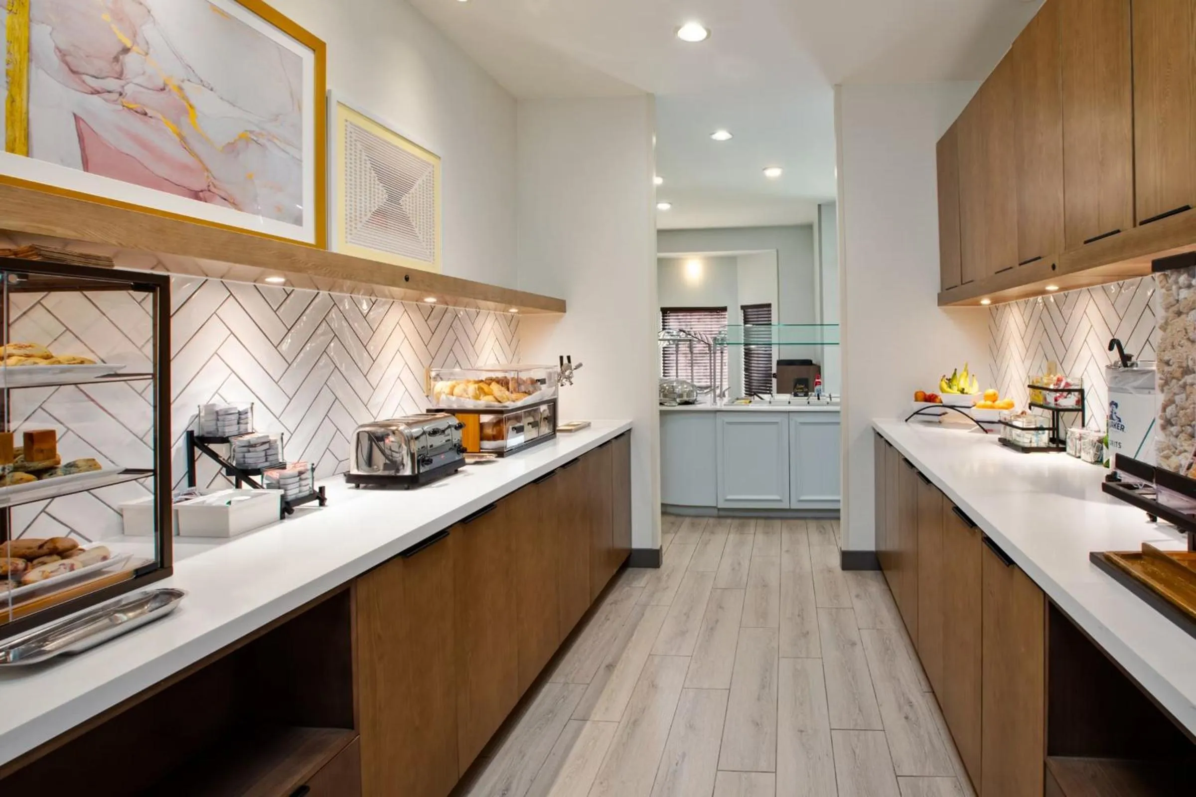 Food in Staybridge Suites Omaha 80th and Dodge by IHG