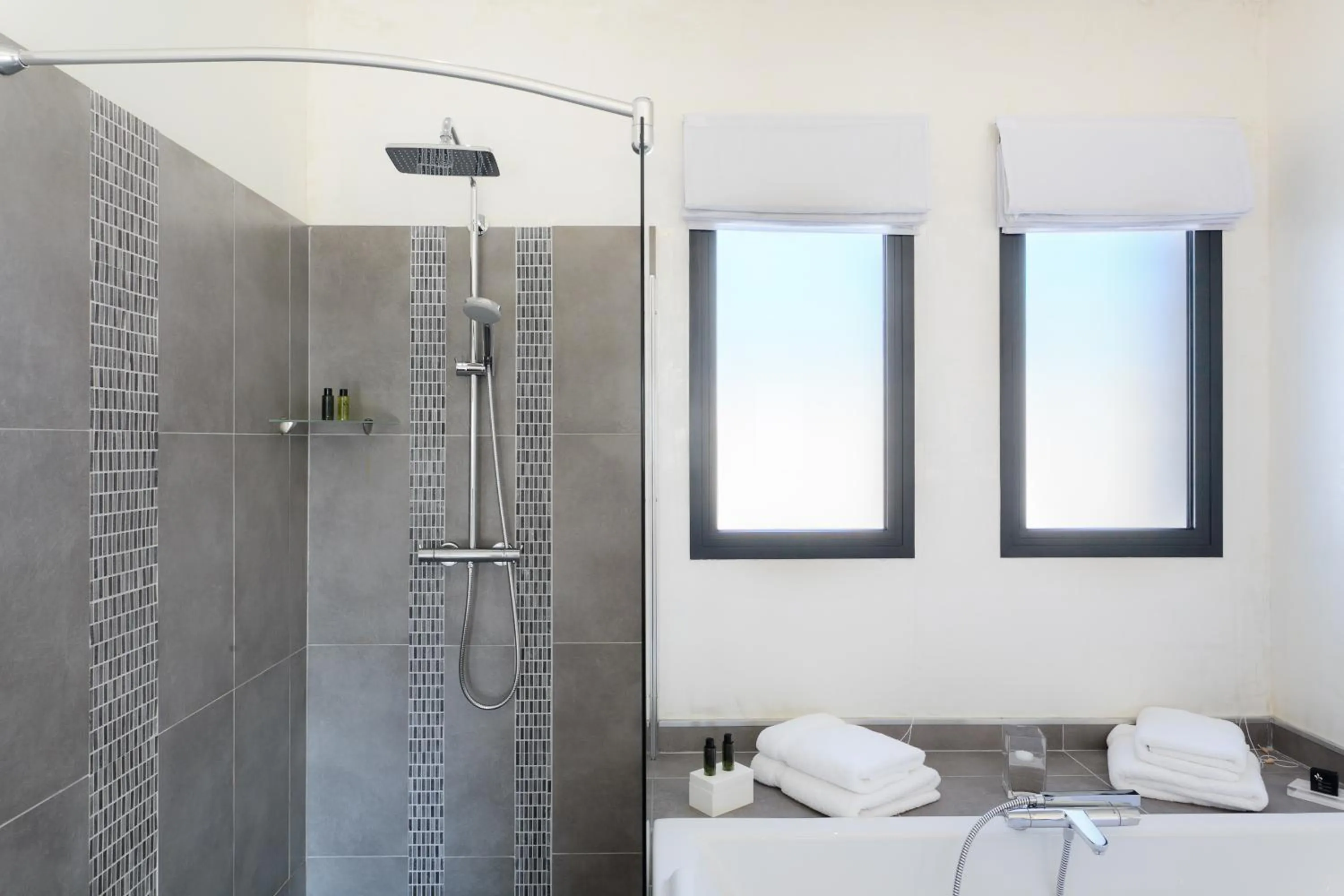 Shower in Château Rasque - Teritoria