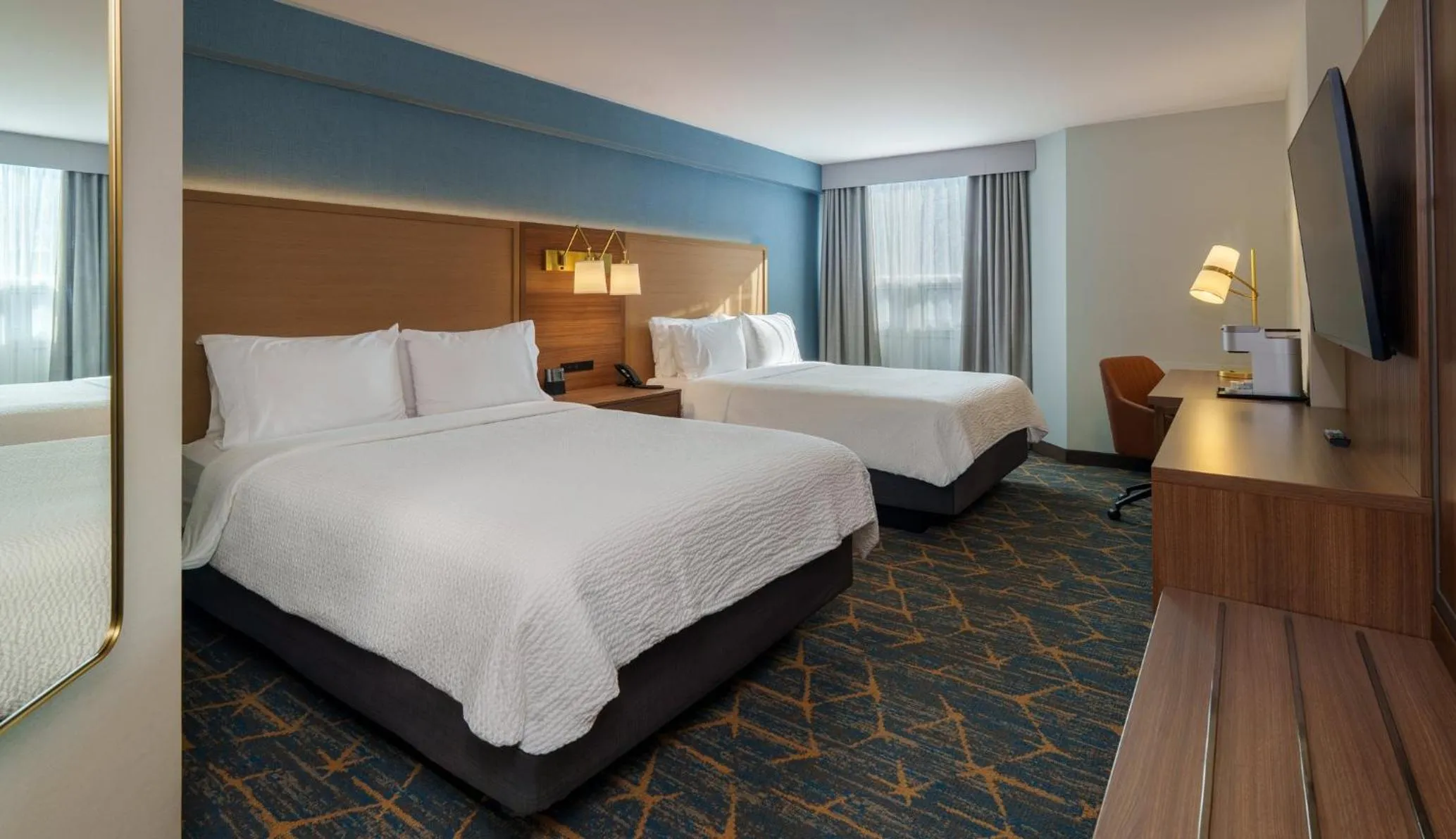 Photo of the whole room, Bed in Holiday Inn Laval Montreal by IHG