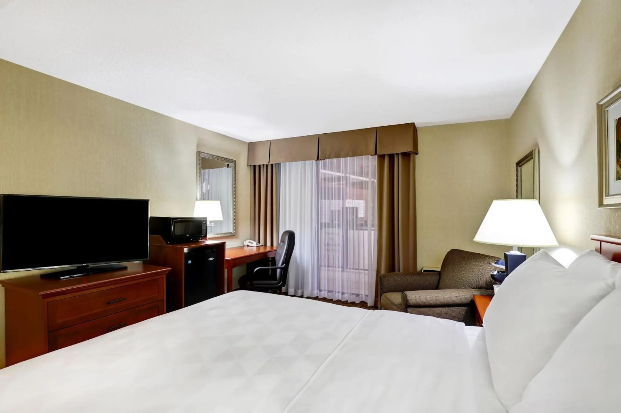 Photo of the whole room, Bed in Holiday Inn Laval Montreal by IHG