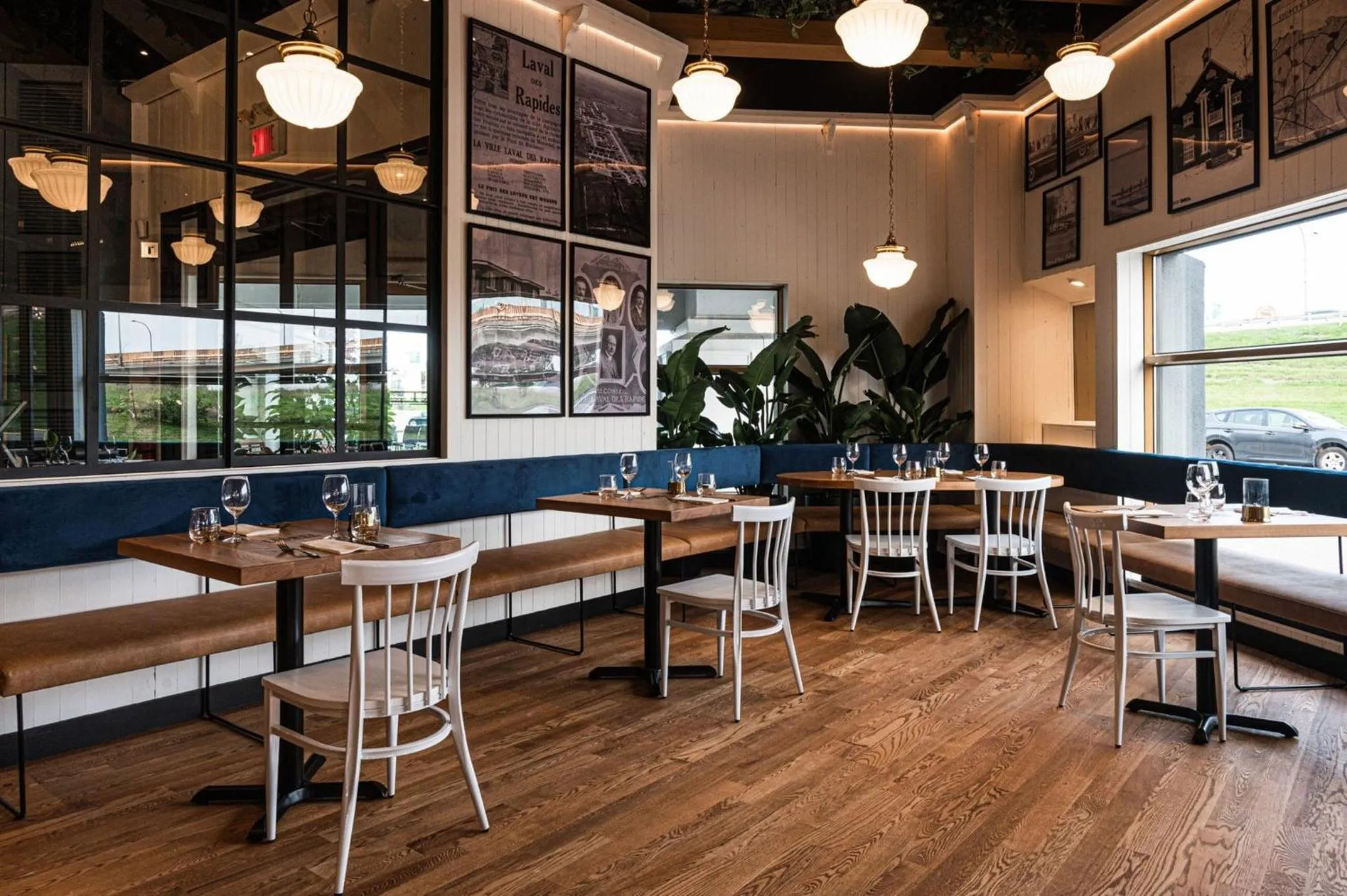 Restaurant/places to eat in Holiday Inn Laval Montreal by IHG