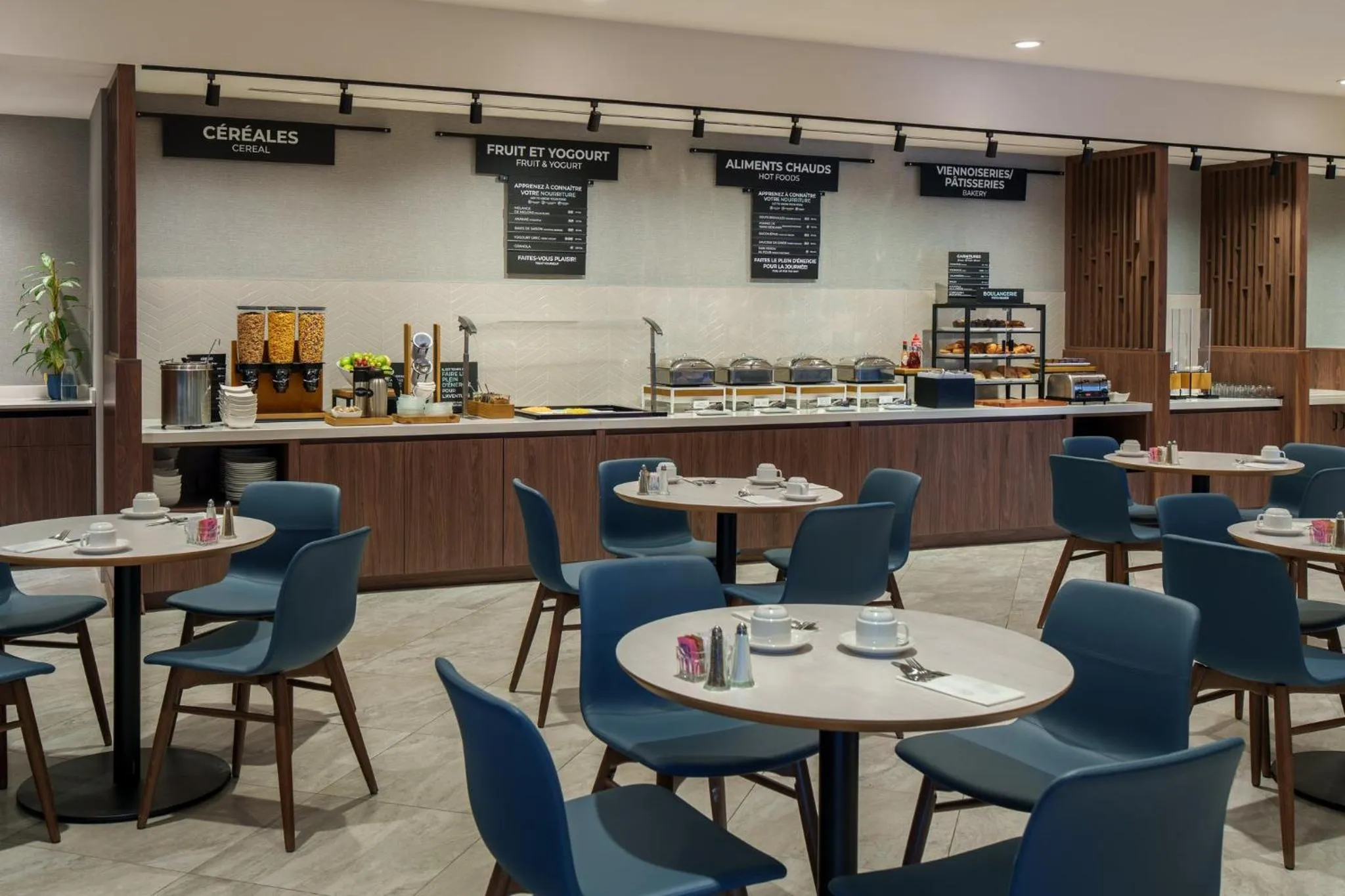 Breakfast in Holiday Inn Laval Montreal by IHG