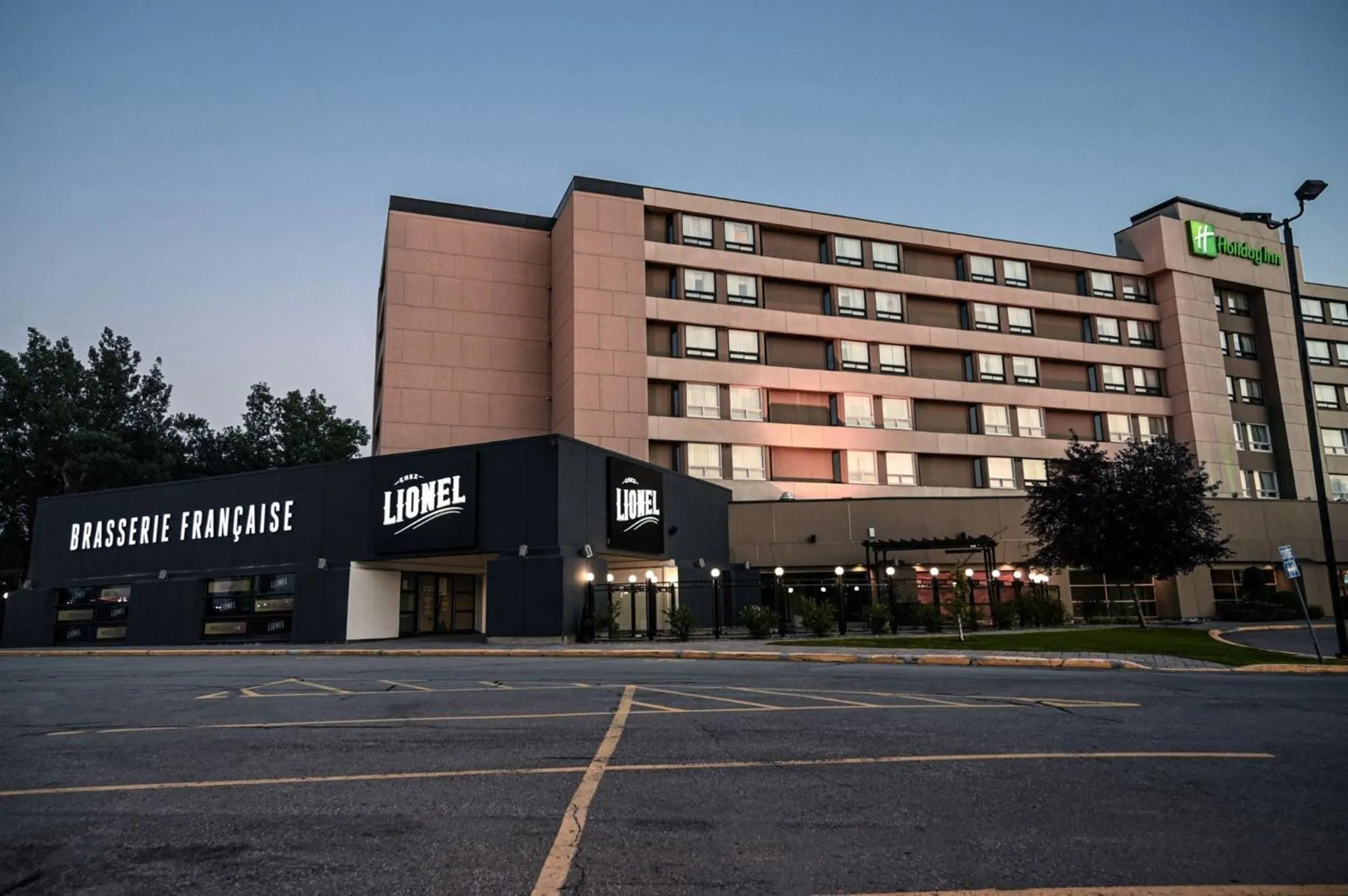 Property building in Holiday Inn Laval Montreal by IHG
