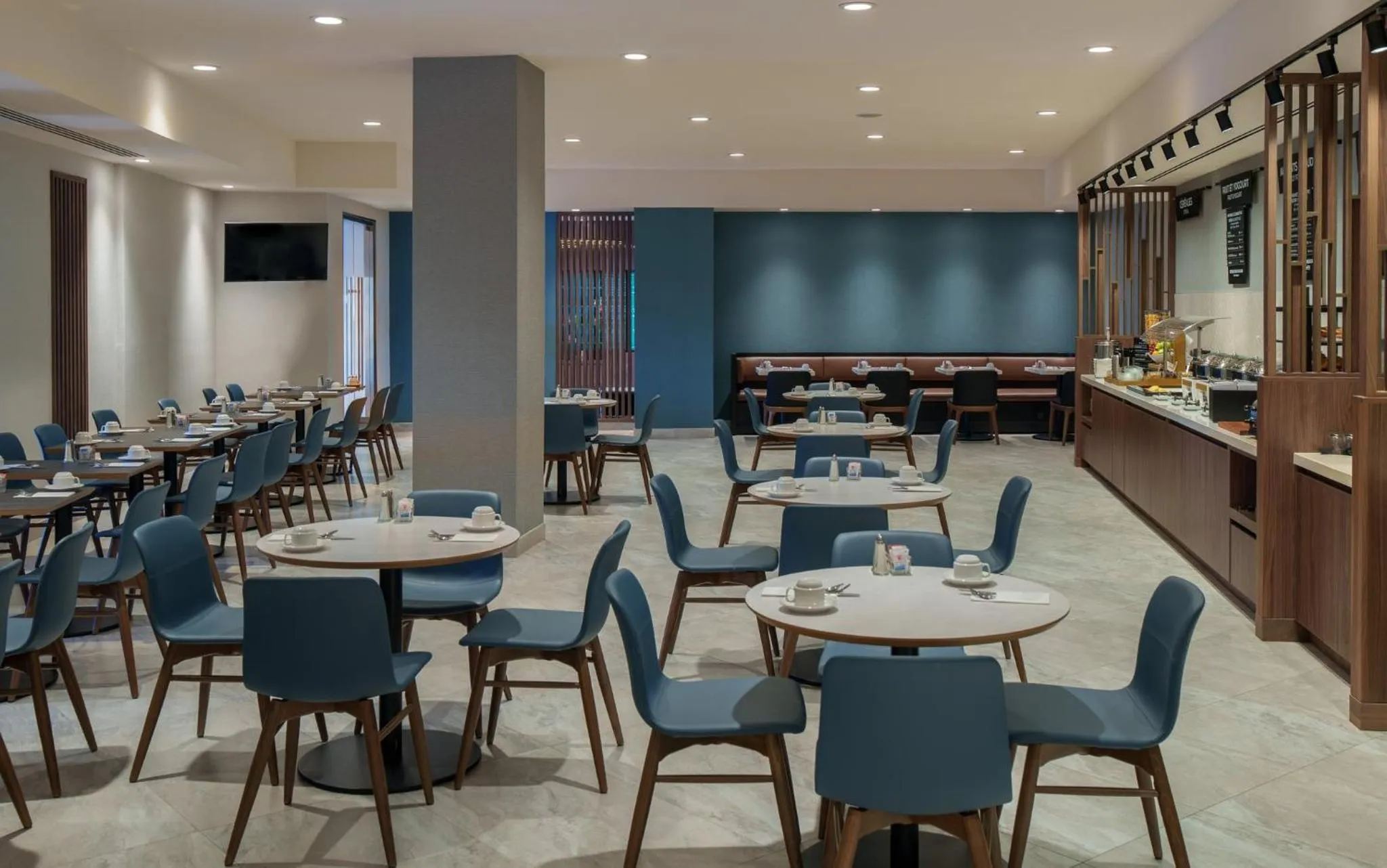 Breakfast in Holiday Inn Laval Montreal by IHG