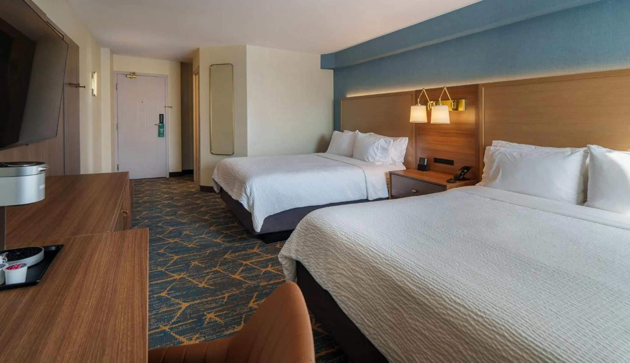 Photo of the whole room, Bed in Holiday Inn Laval Montreal by IHG