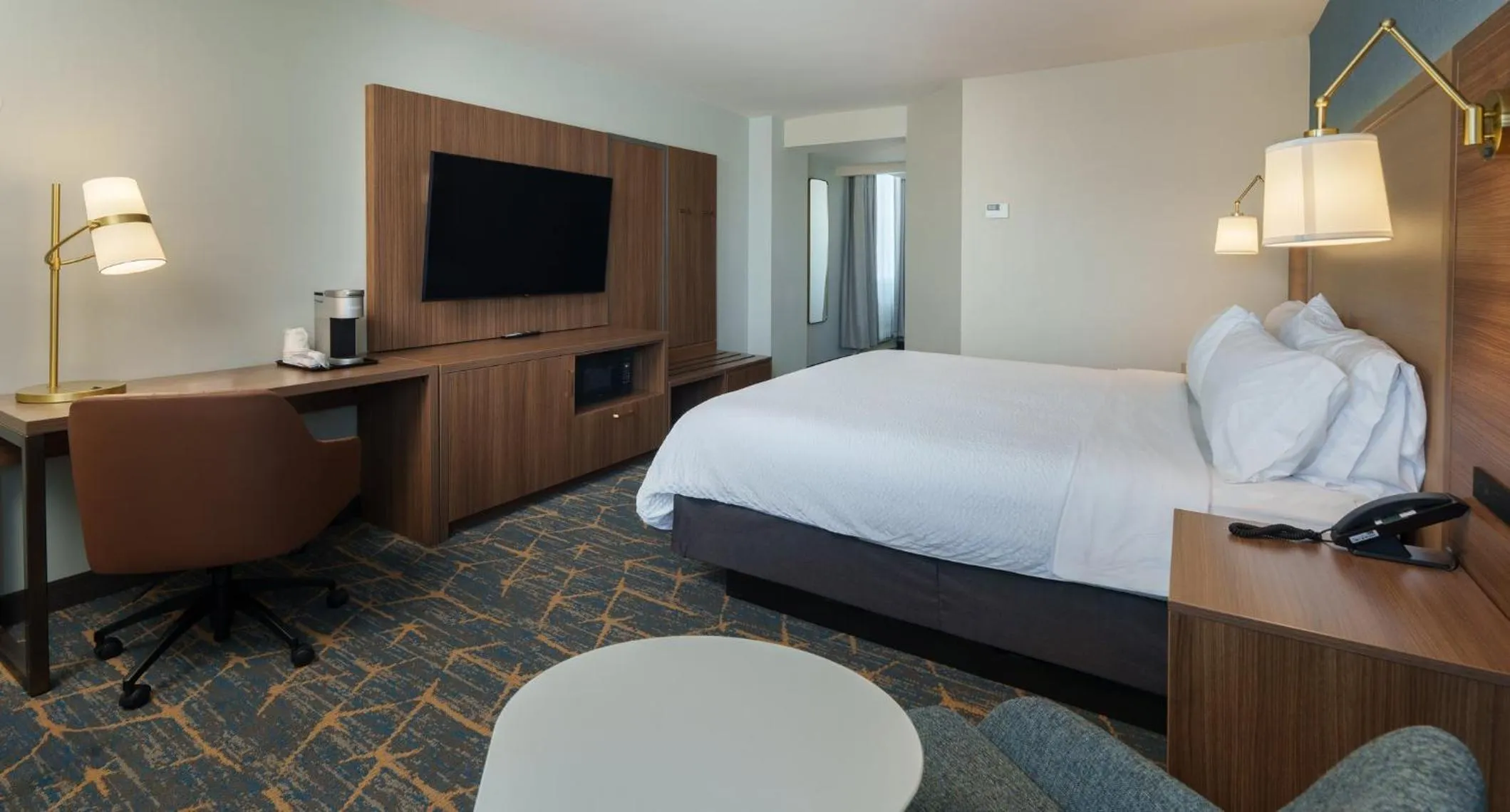 Photo of the whole room, Bed in Holiday Inn Laval Montreal by IHG
