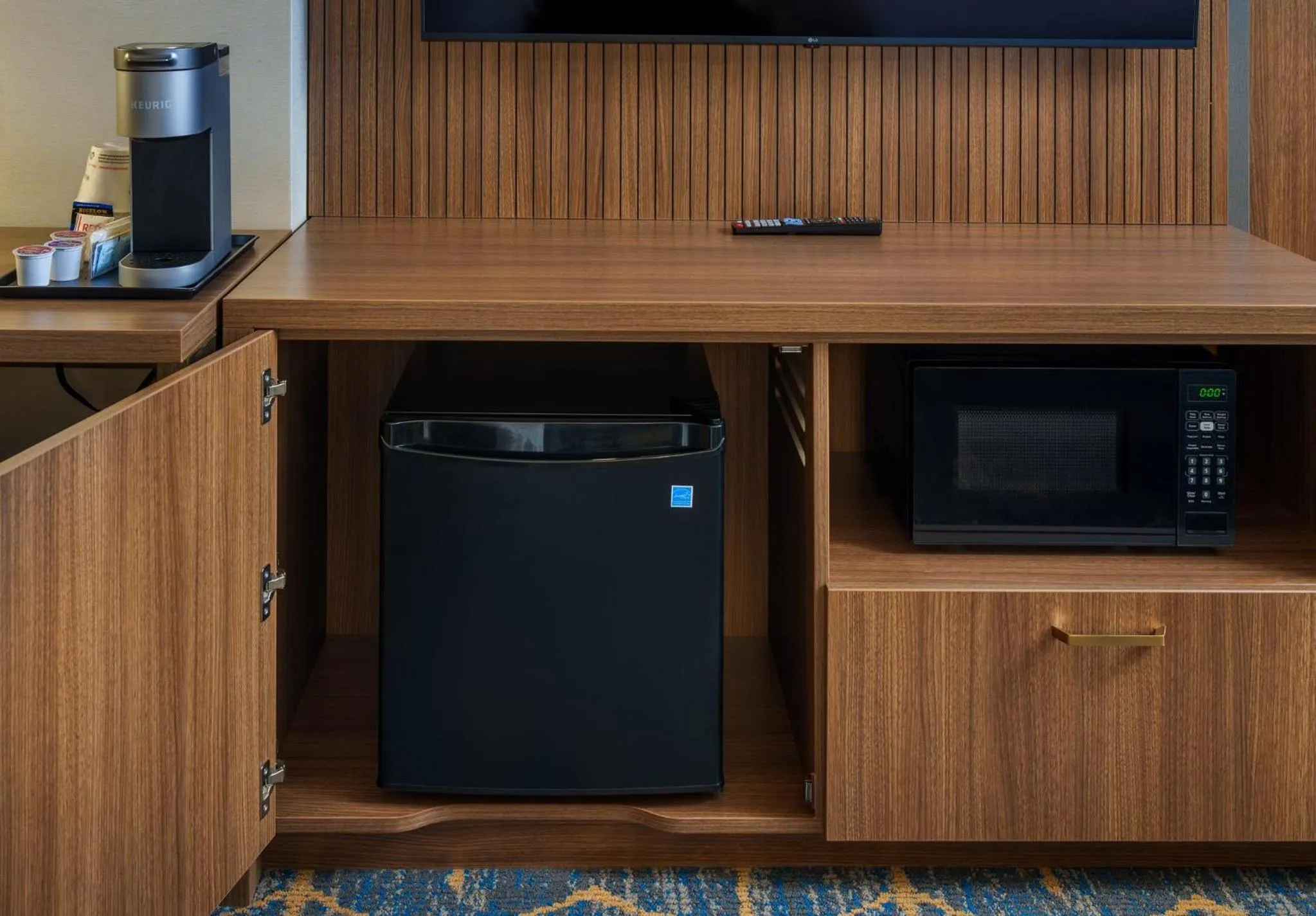 Photo of the whole room in Holiday Inn Laval Montreal by IHG