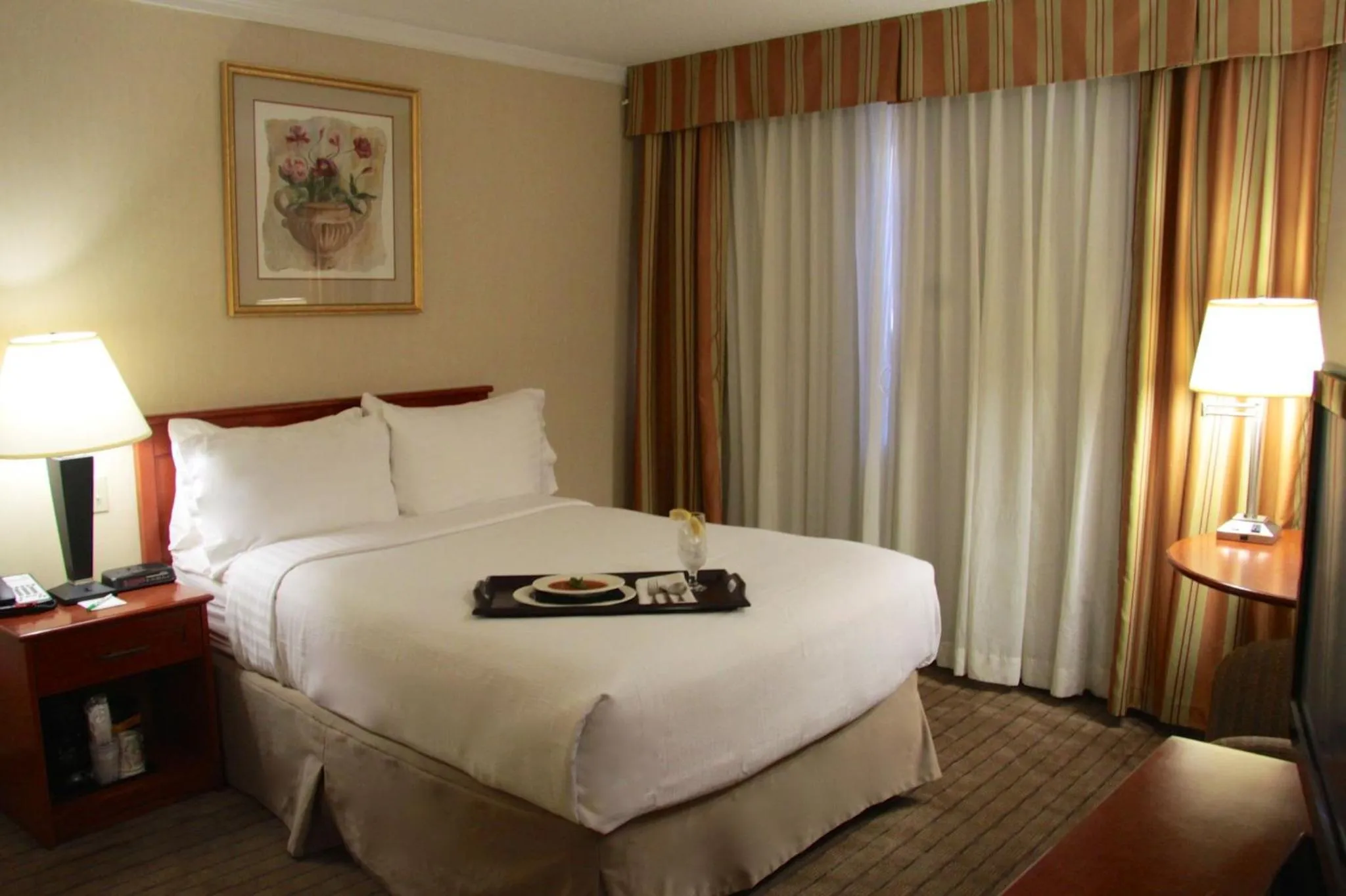 Photo of the whole room, Bed in Holiday Inn Laval Montreal by IHG