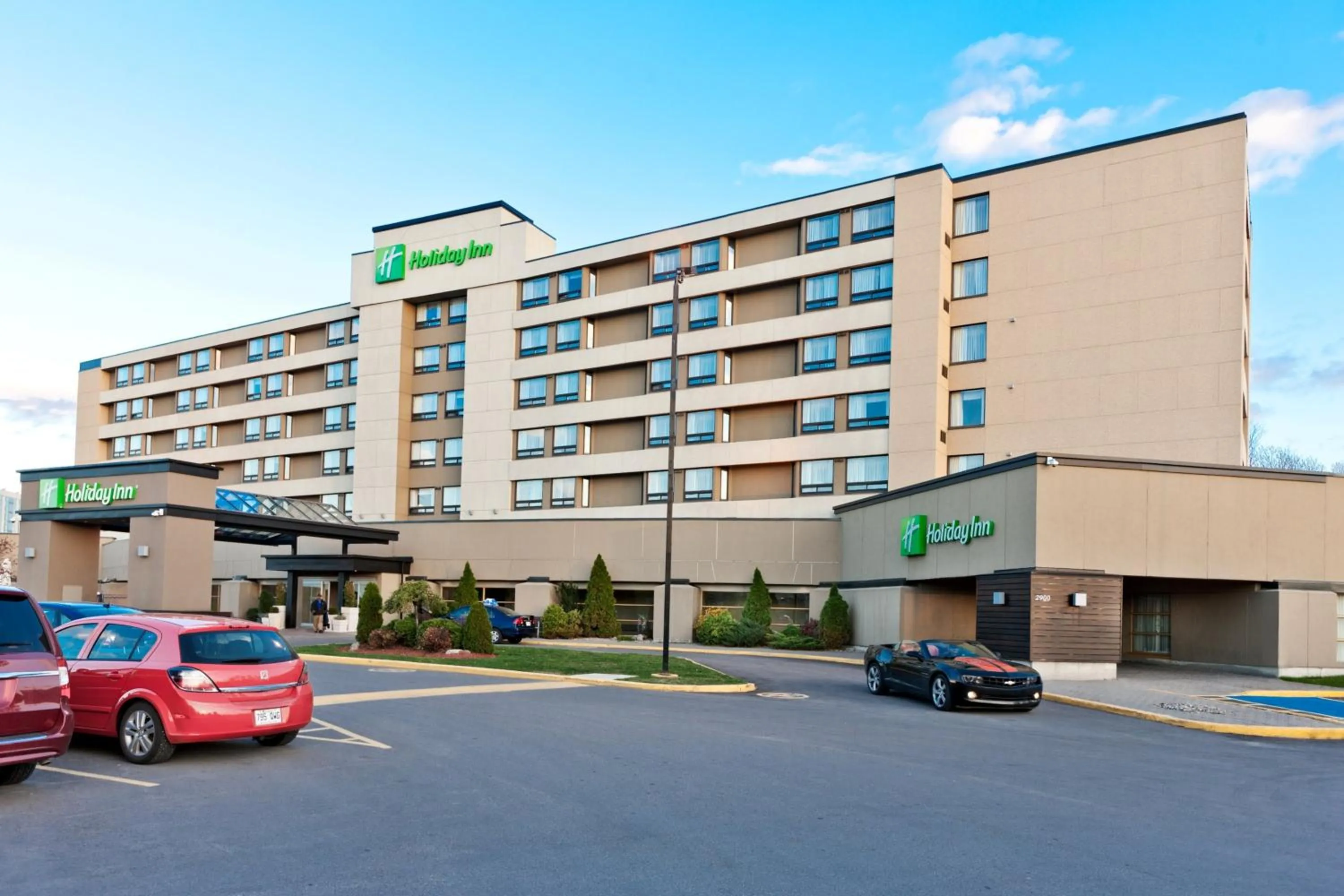 Property building in Holiday Inn Laval Montreal by IHG