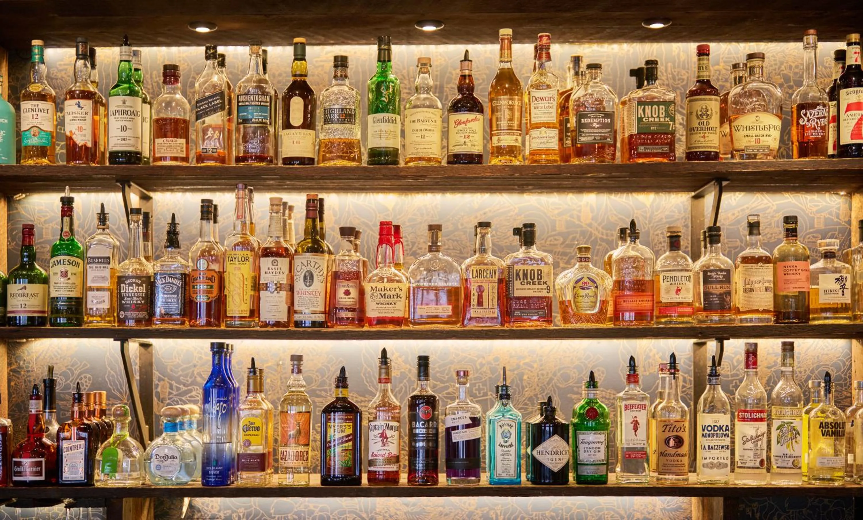 Lounge or bar in Surfsand Resort