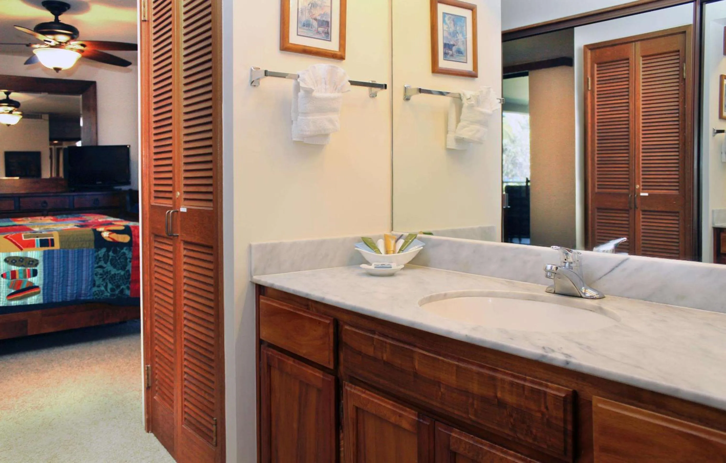 Bathroom, Bed in Polo Beach Club - CoralTree Residence Collection