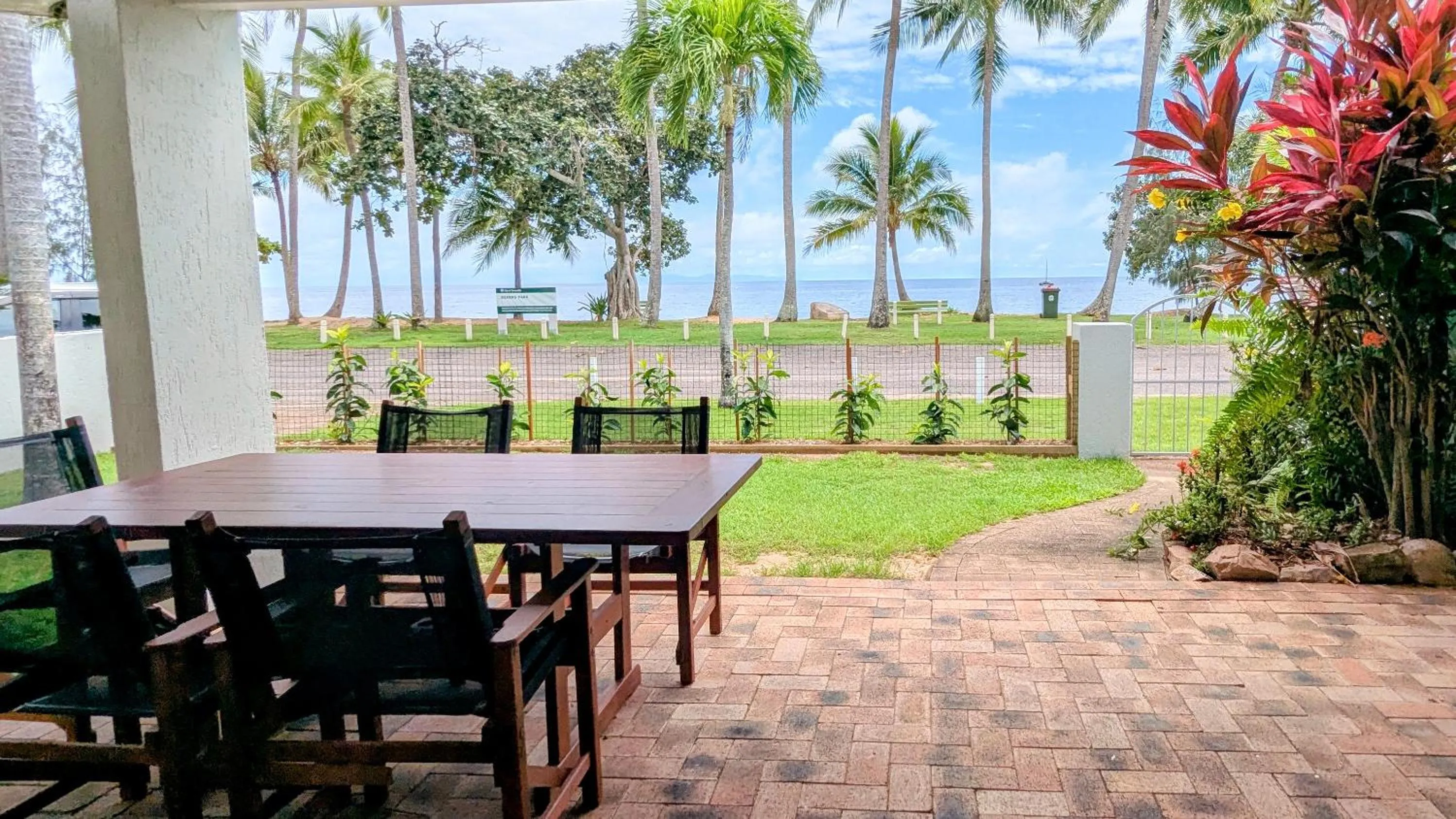 Inner courtyard view in Sails On Horseshoe