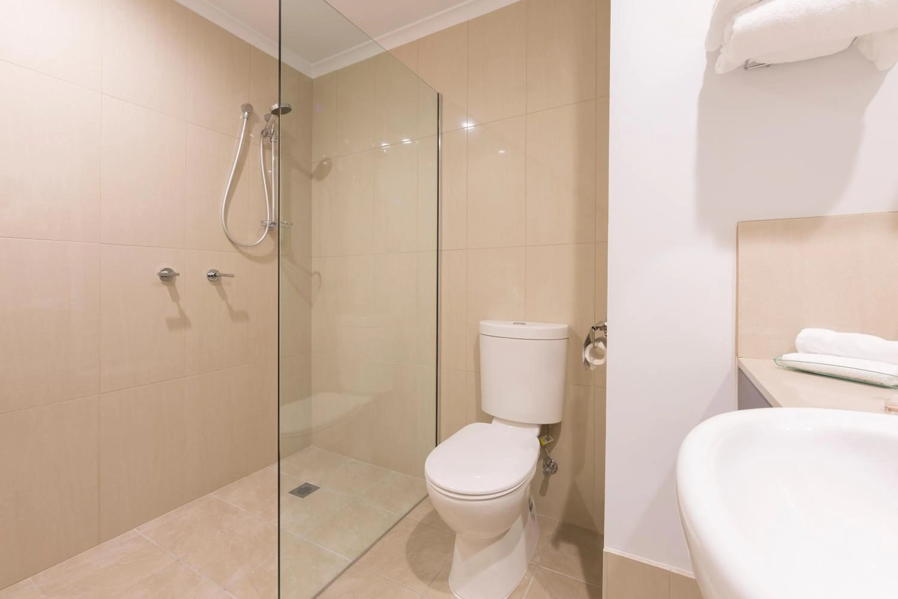 Bathroom in Ramada Encore by Wyndham Belconnen Canberra