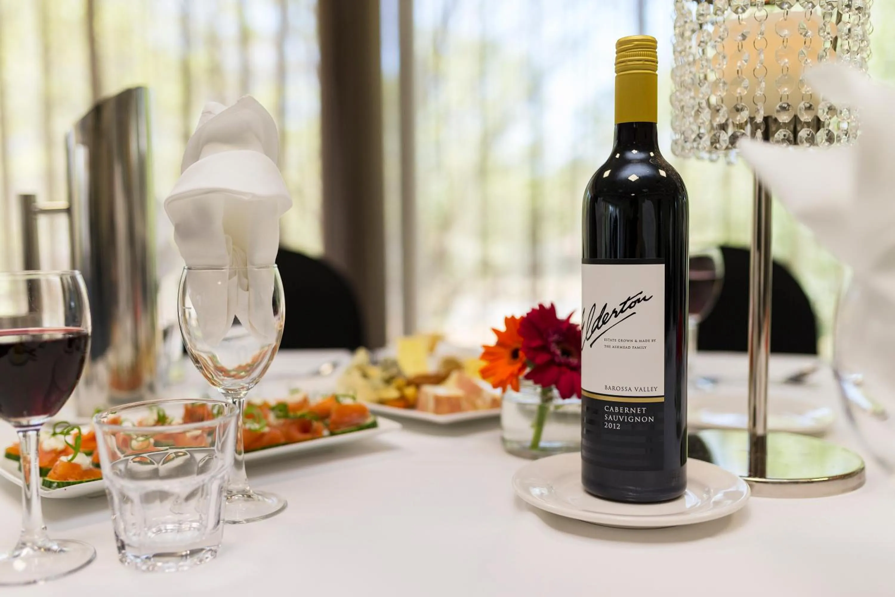 Food and drinks in Ramada Encore by Wyndham Belconnen Canberra