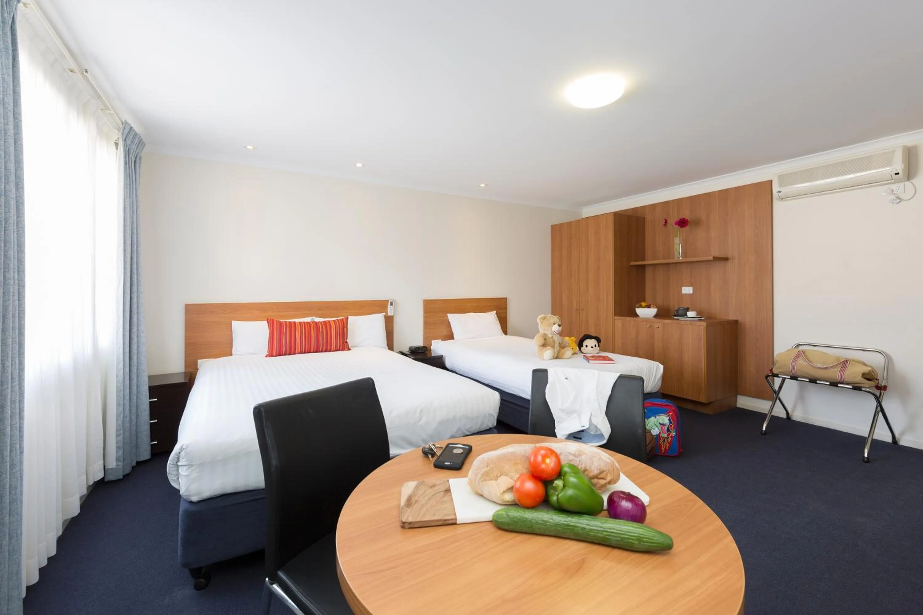 Photo of the whole room in Ramada Encore by Wyndham Belconnen Canberra