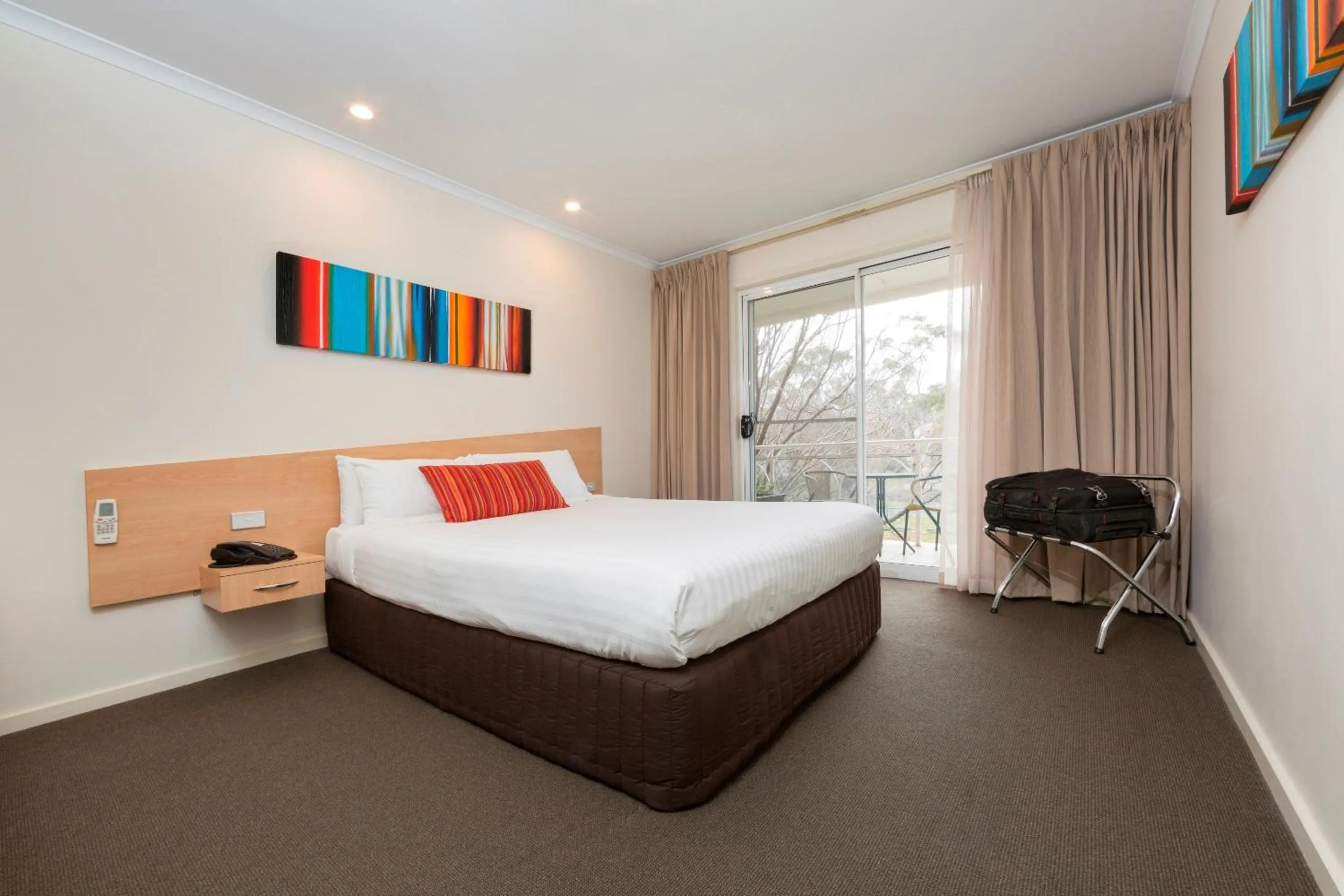 Bedroom in Ramada Encore by Wyndham Belconnen Canberra