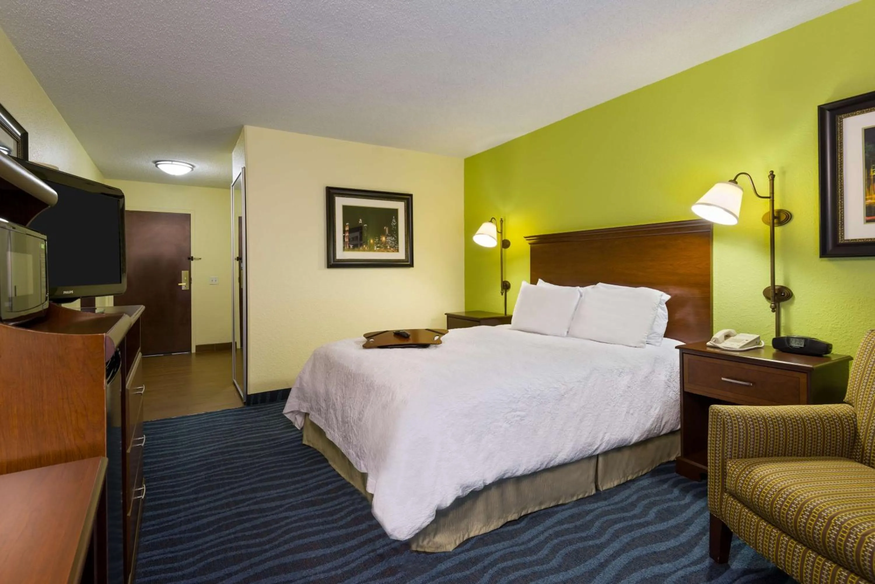 Bedroom, Bed in Hampton Inn Atlanta Perimeter Center
