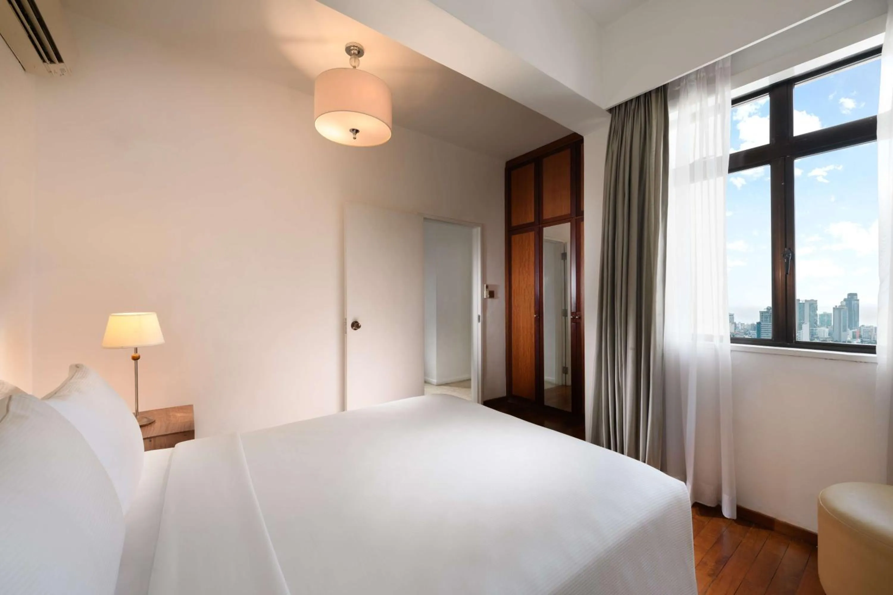 View (from property/room), Bed in Hilton Colombo Residence